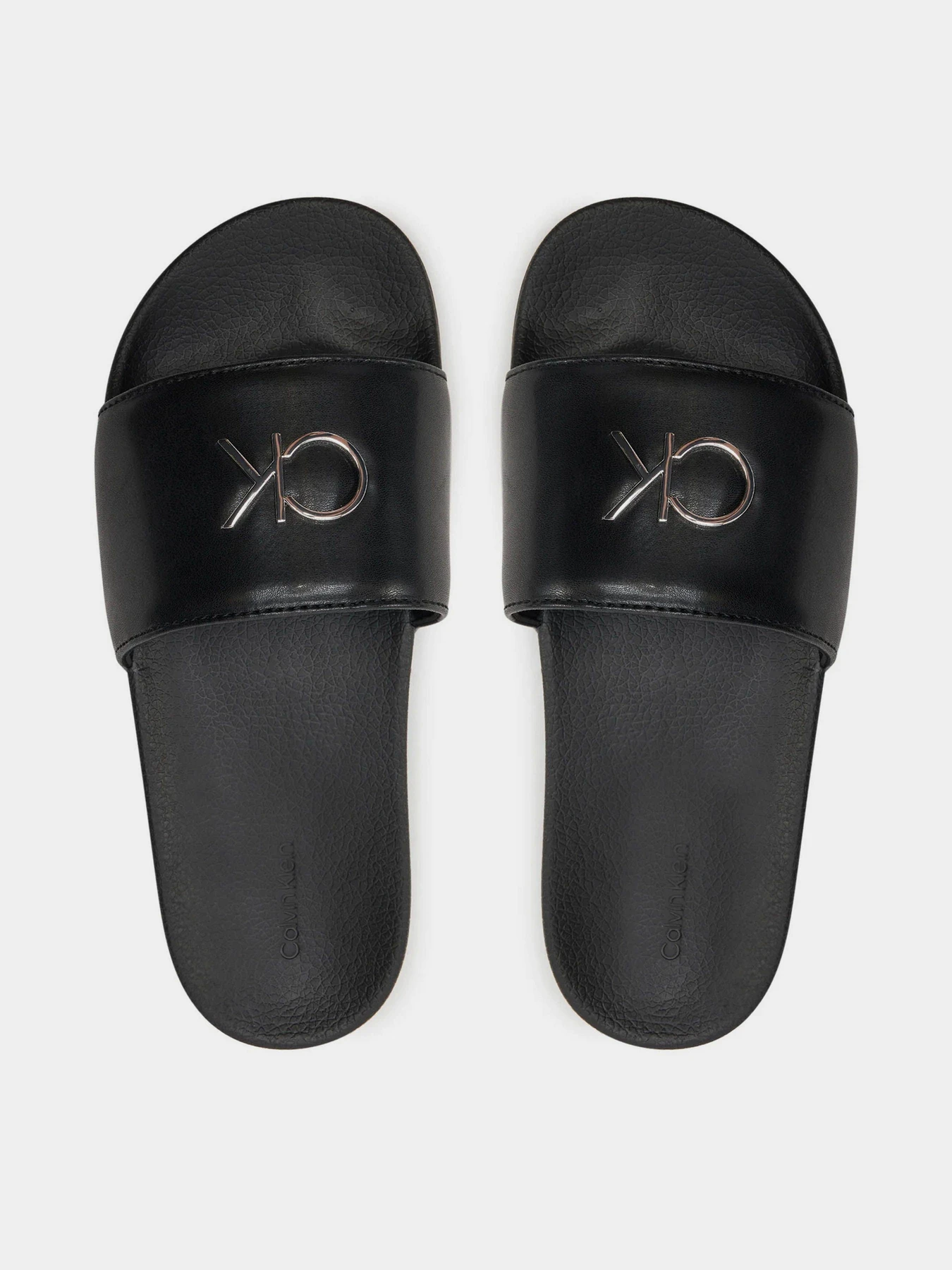 Шльопанці Calvin Klein Pool Slide W/Hw модель HW0HW01509-0GS Шльопанці Calvin Klein Pool Slide W/Hw модель HW0HW01509-0GS Фото