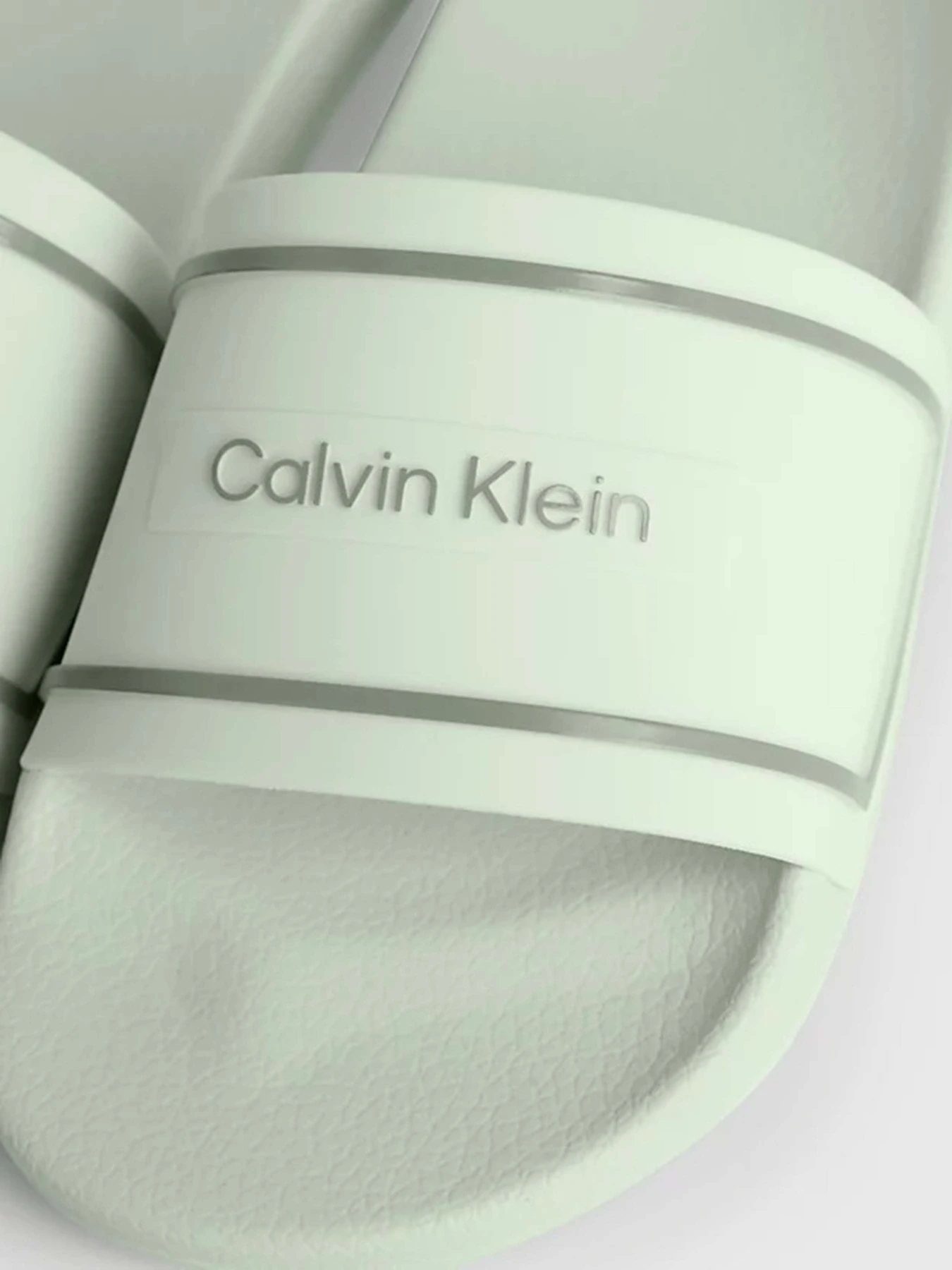 Шлёпанцы Calvin Klein Pool Slide Deboss Logo Tpu модель HW0HW01976-LIA Шлёпанцы Calvin Klein Pool Slide Deboss Logo Tpu модель HW0HW01976-LIA Фото