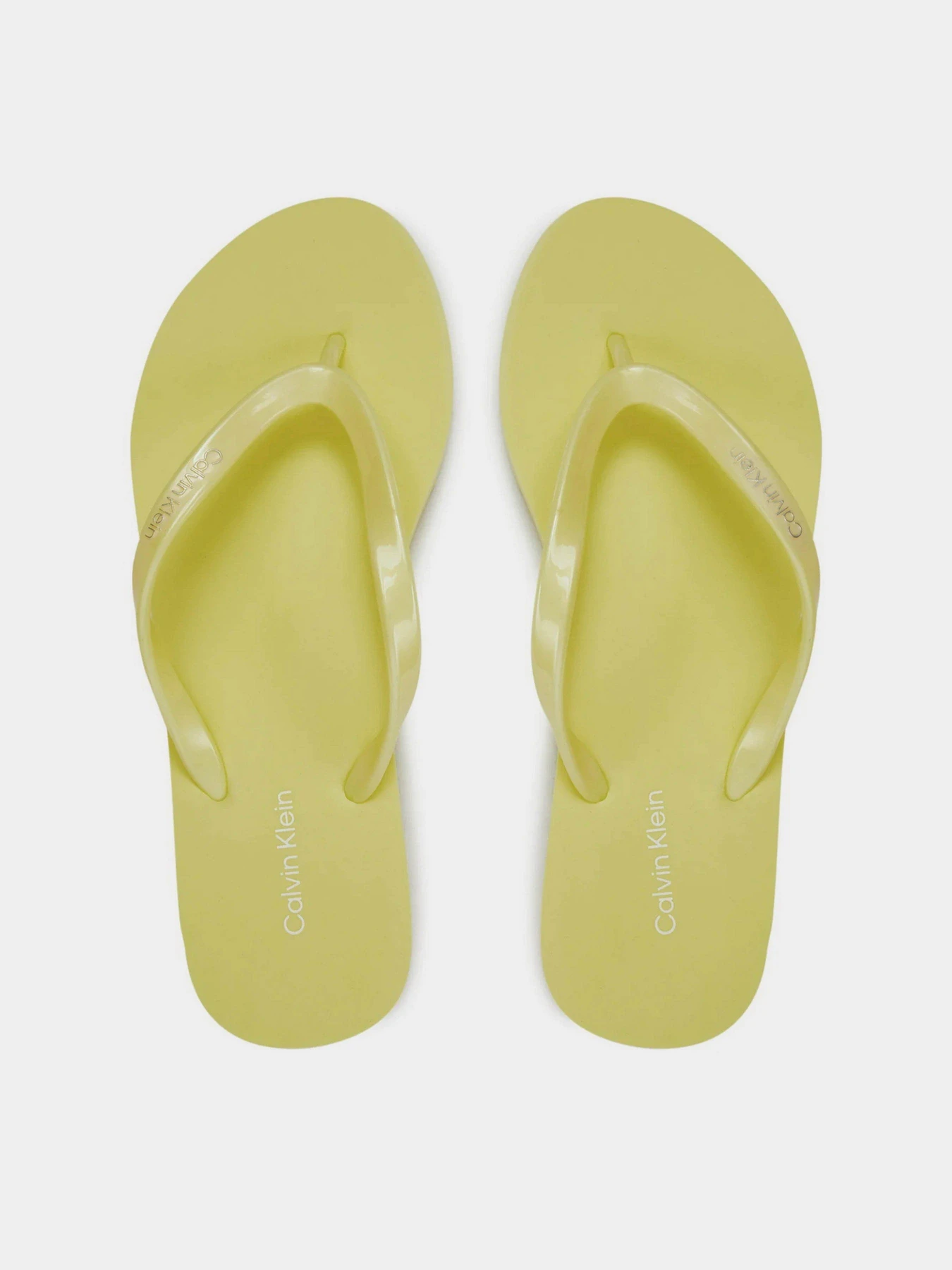 Шлёпанцы Calvin Klein Flip Flop Deboss Logo Met модель HW0HW02043-ZCW Шлёпанцы Calvin Klein Flip Flop Deboss Logo Met модель HW0HW02043-ZCW Фото
