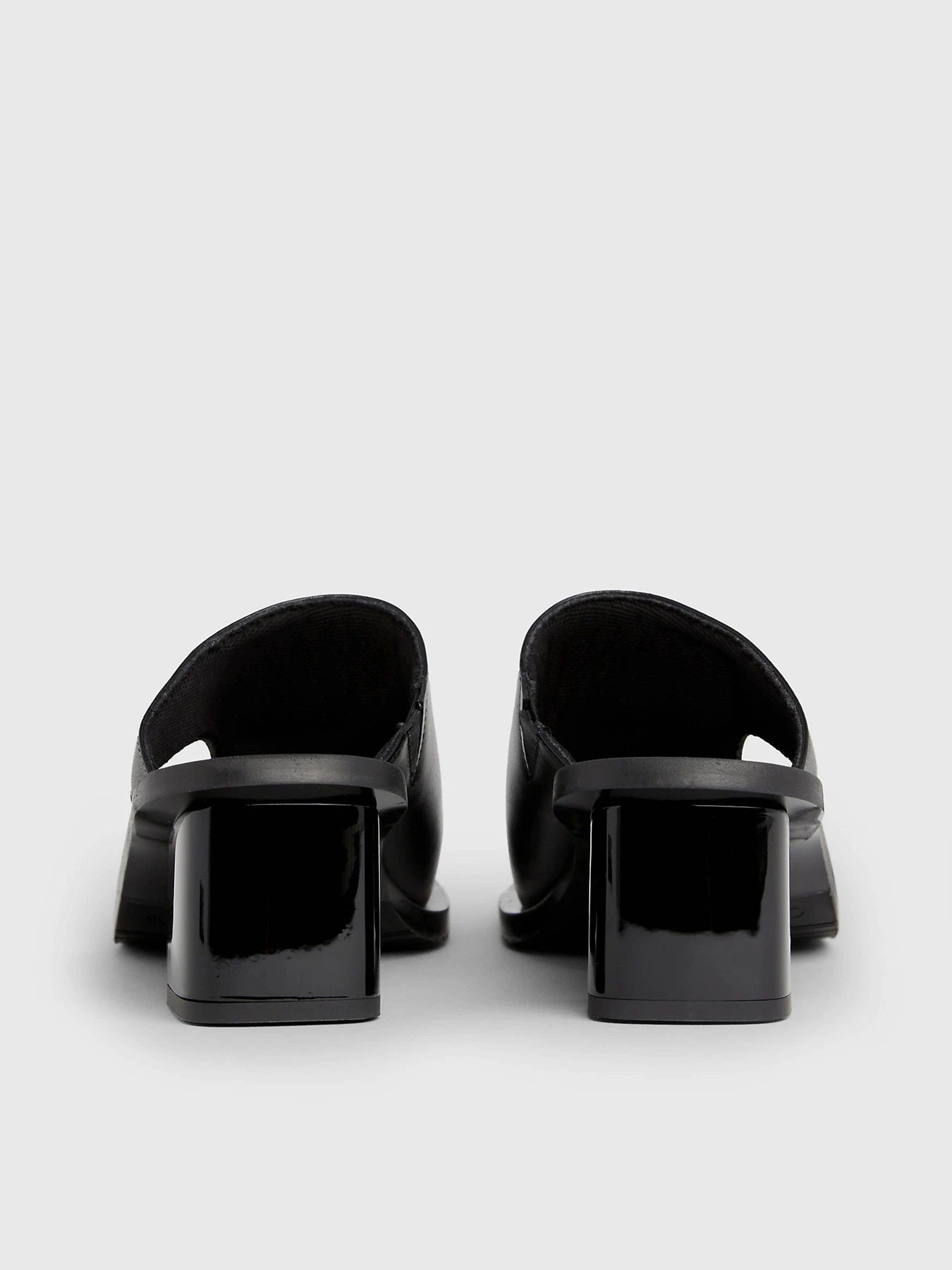 Шлёпанцы Calvin Klein Leather Heeled Sandals модель YW0YW01341-0GT Фото