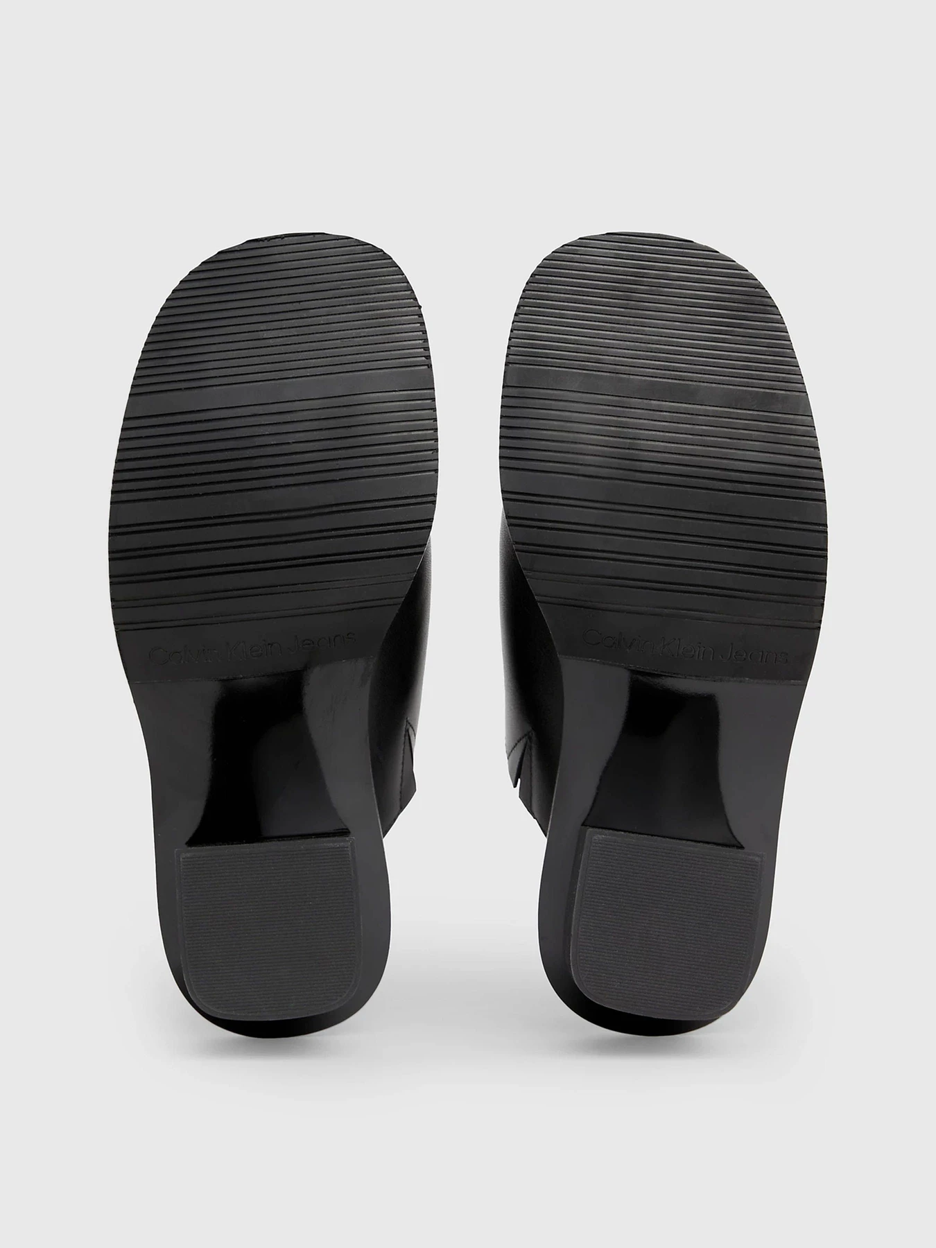 Шлёпанцы Calvin Klein Leather Heeled Sandals модель YW0YW01341-0GT Фото