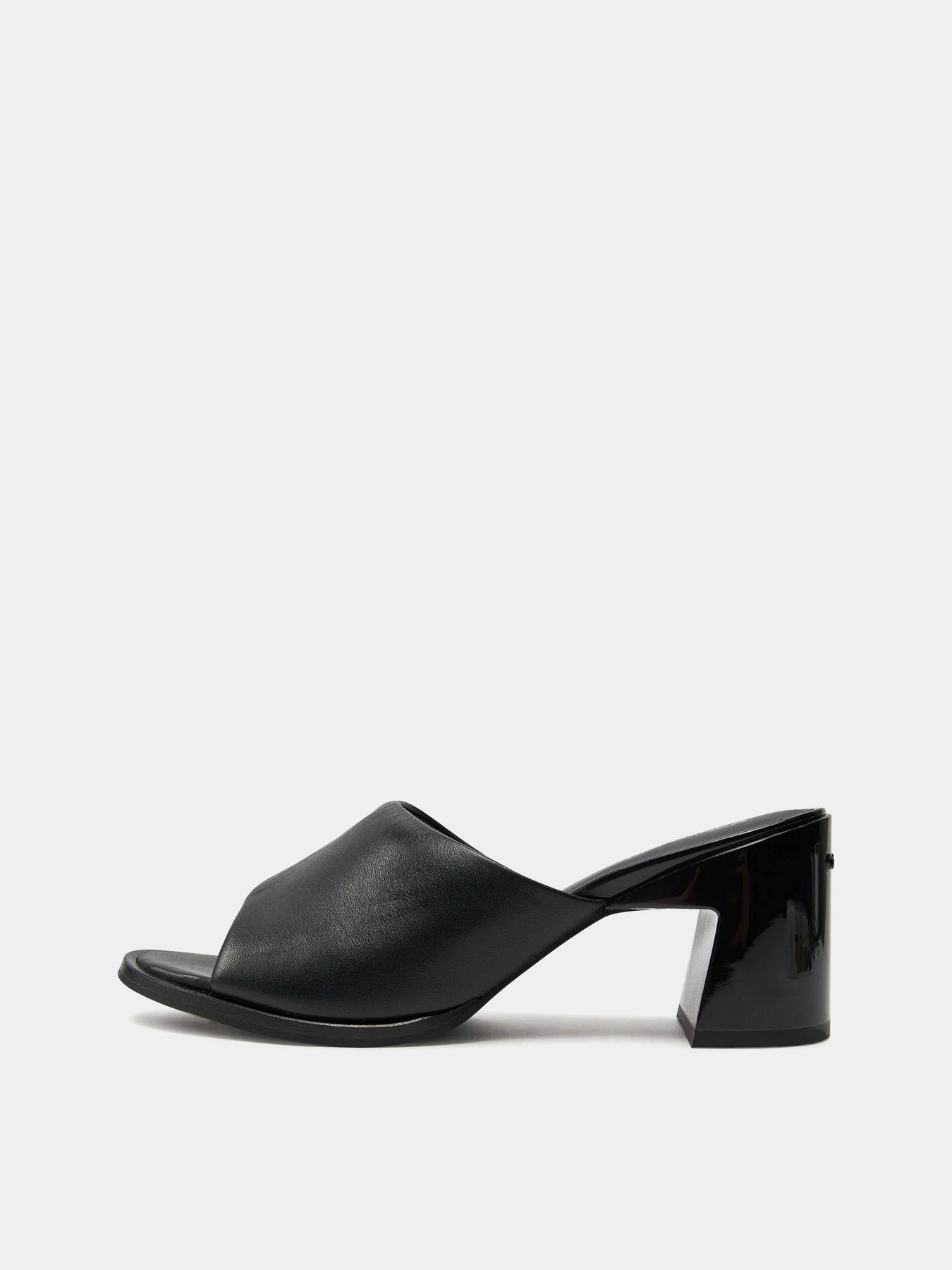 Шльопанці Calvin Klein Heel Mule 60 Lth модель HW0HW01941-BEH Фото