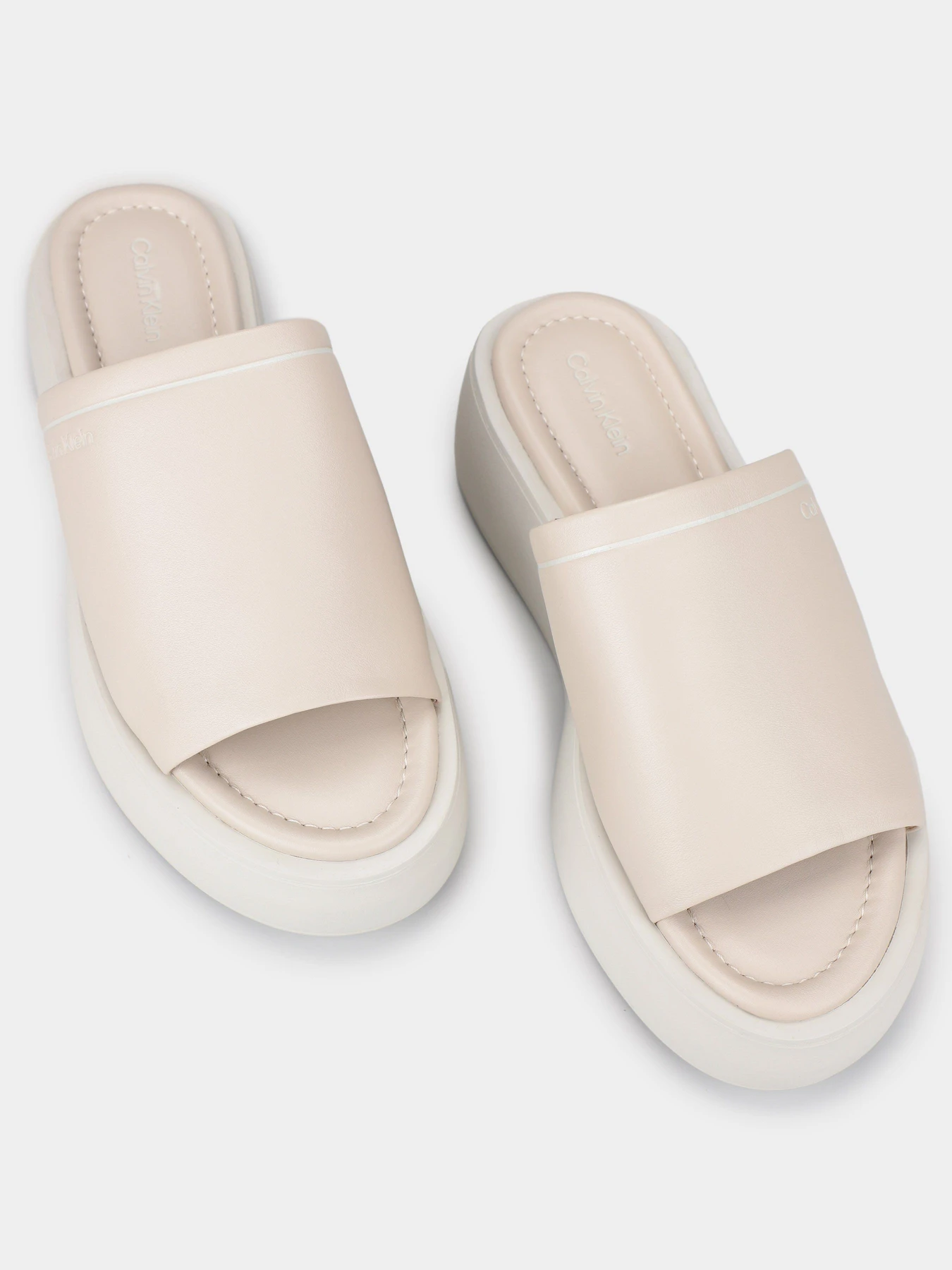 Шльопанці Calvin Klein Flatform Slide Lth модель HW0HW01943-0F8 Шльопанці Calvin Klein Flatform Slide Lth модель HW0HW01943-0F8 Фото