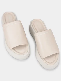 Шльопанці Calvin Klein Flatform Slide Lth модель HW0HW01943-0F8 Фото
