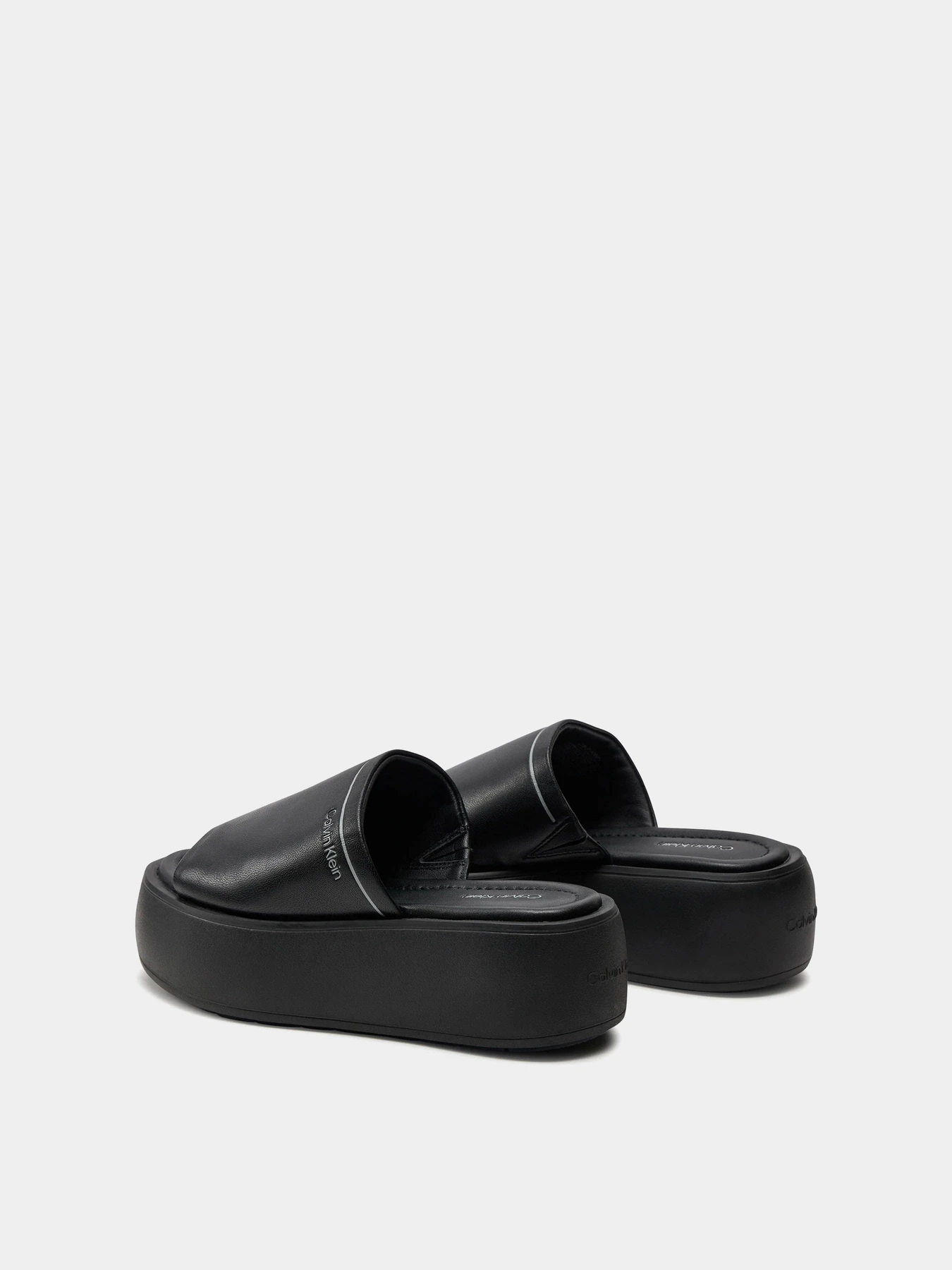 Шлёпанцы Calvin Klein Flatform Slide Lth модель HW0HW01943-BEH Фото