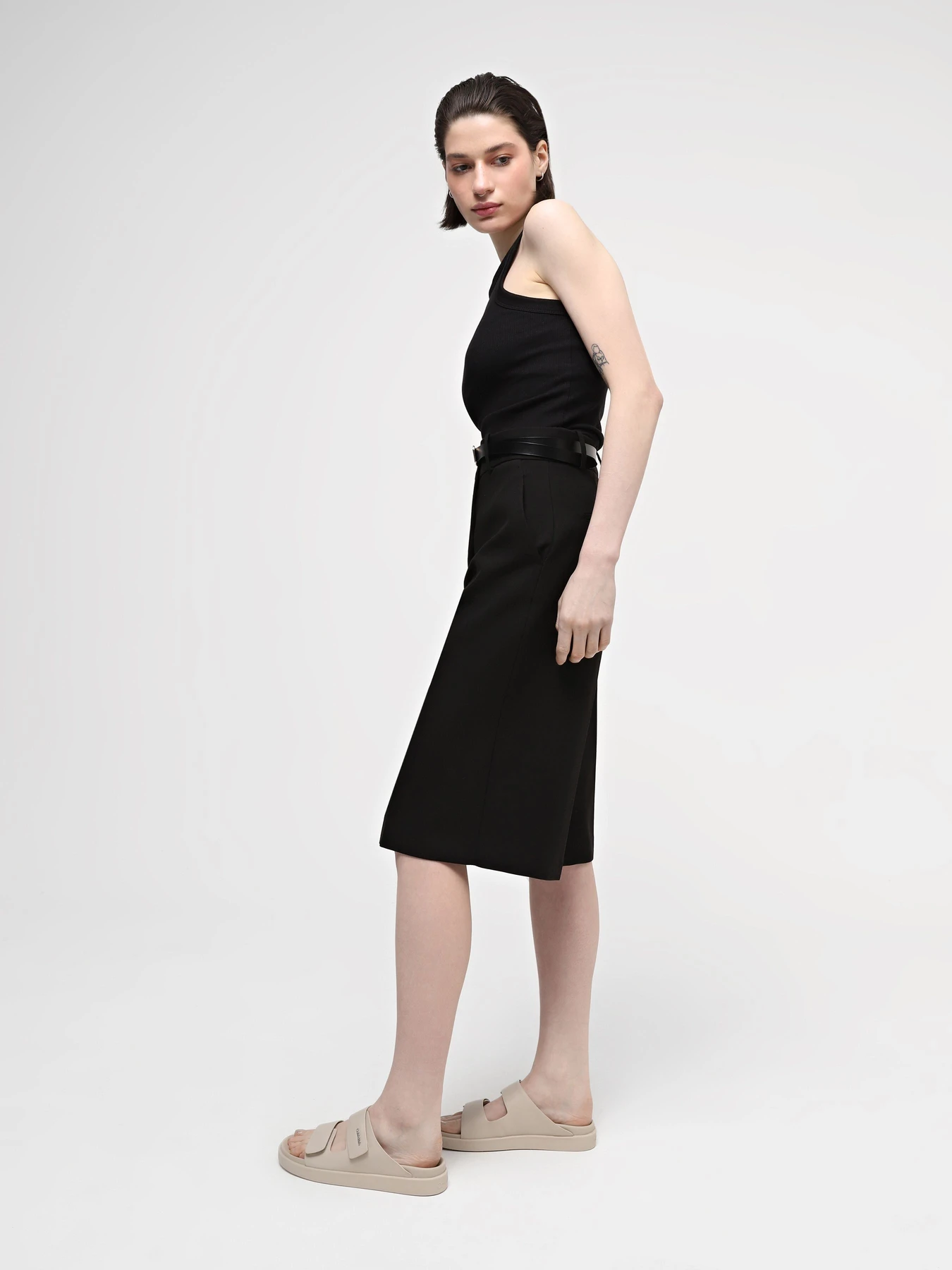 Шльопанці Calvin Klein Flat Adj Slide Calvin Mtl Lth модель HW0HW01954-ACE Фото