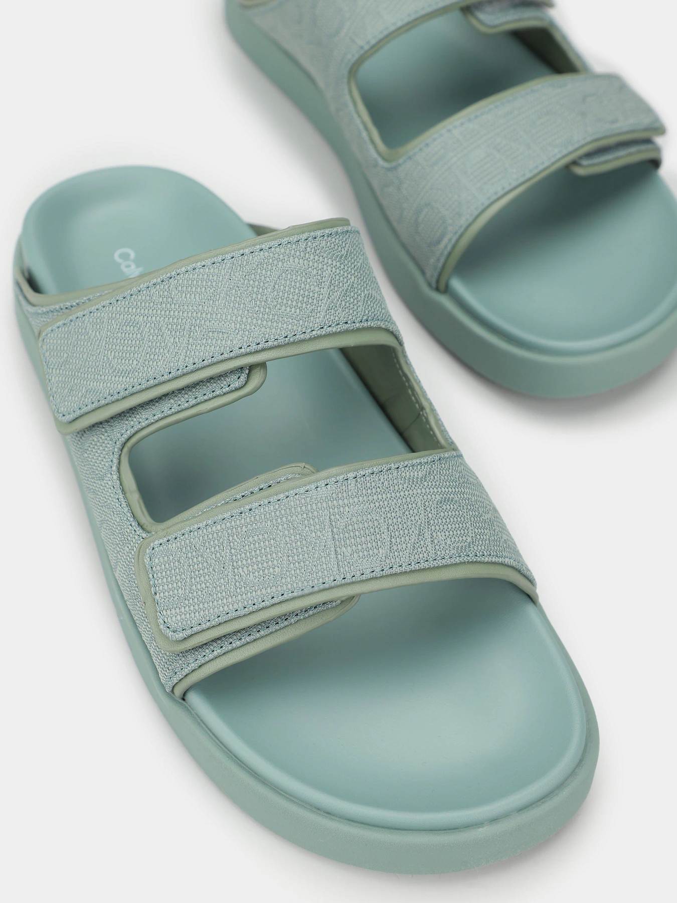 Шлёпанцы Calvin Klein Flat Adj Slide Mono Jacq модель HW0HW01955-MSW Шлёпанцы Calvin Klein Flat Adj Slide Mono Jacq модель HW0HW01955-MSW Фото