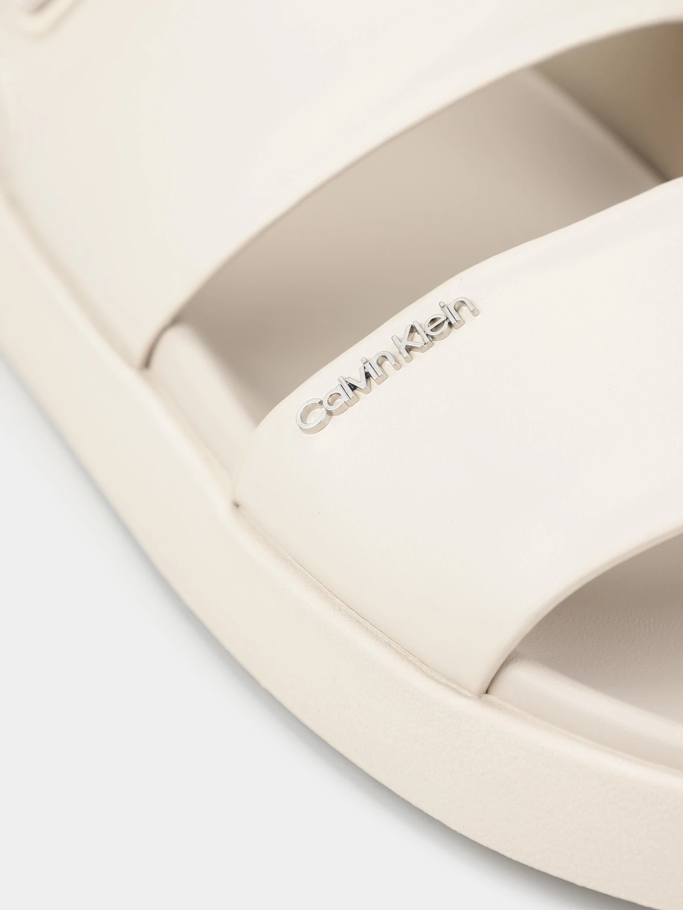 Сандалии Calvin Klein Flat Sandal Calvin Mtl Lth модель HW0HW01984-ACE Фото