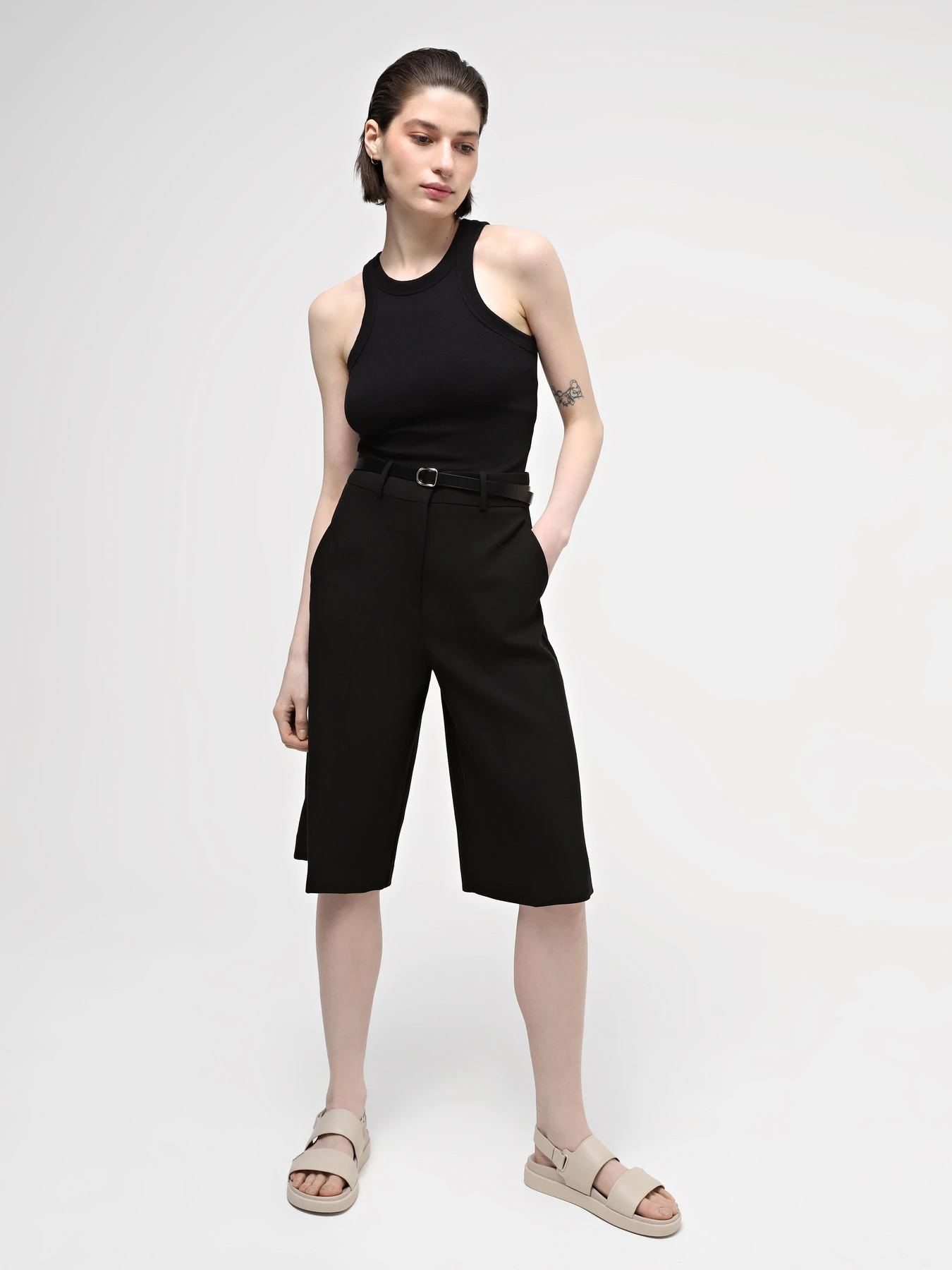 Сандалии Calvin Klein Flat Sandal Calvin Mtl Lth модель HW0HW01984-ACE Фото
