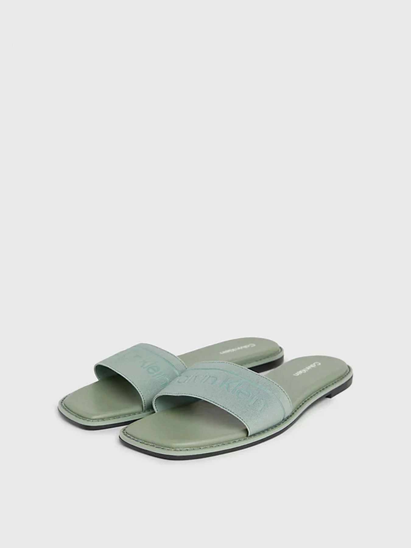 Шльопанці Calvin Klein Flat Slide He модель HW0HW01989-0H7 Шльопанці Calvin Klein Flat Slide He модель HW0HW01989-0H7 Фото