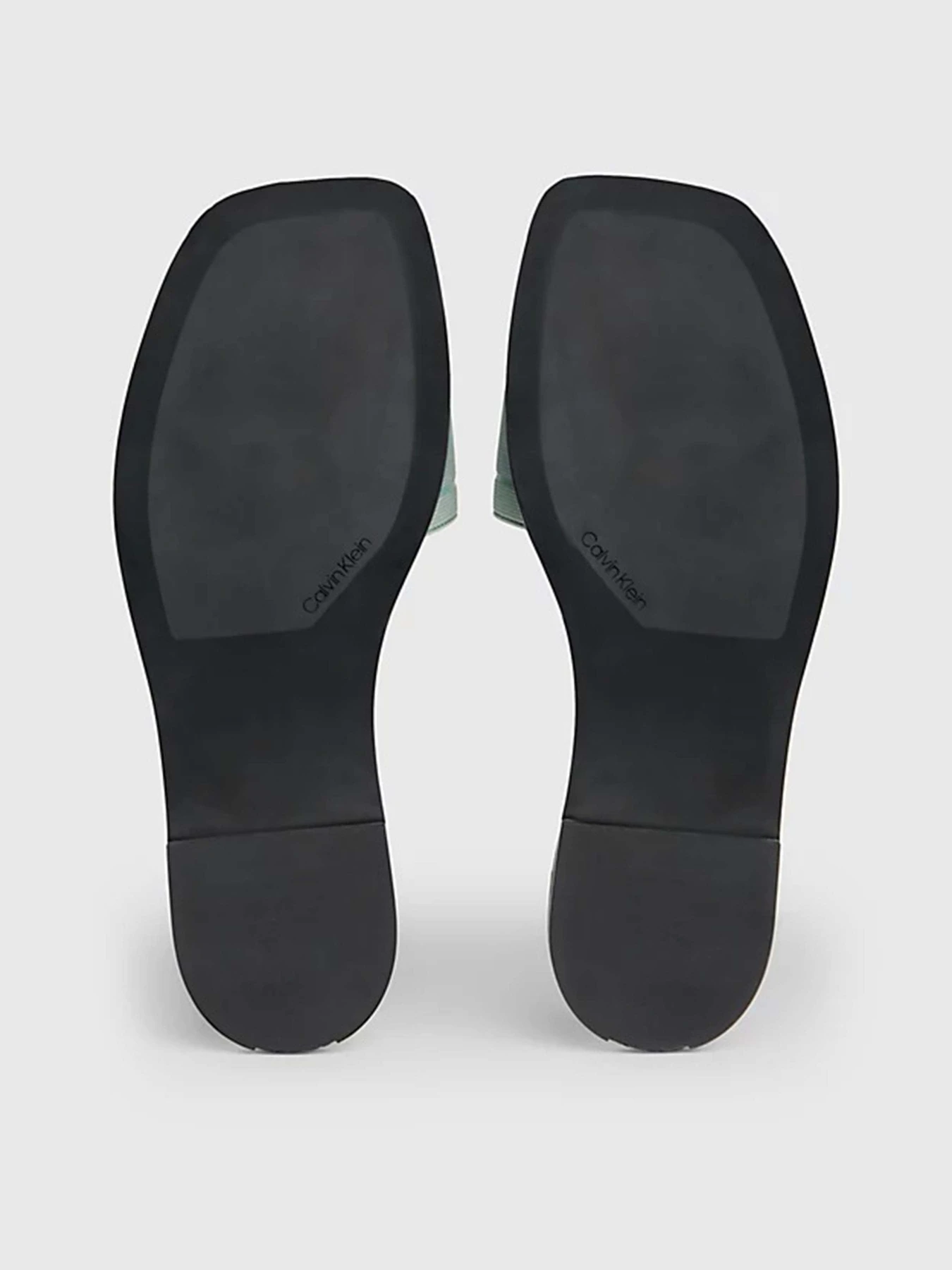Шльопанці Calvin Klein Flat Slide He модель HW0HW01989-0H7 Шльопанці Calvin Klein Flat Slide He модель HW0HW01989-0H7 Фото