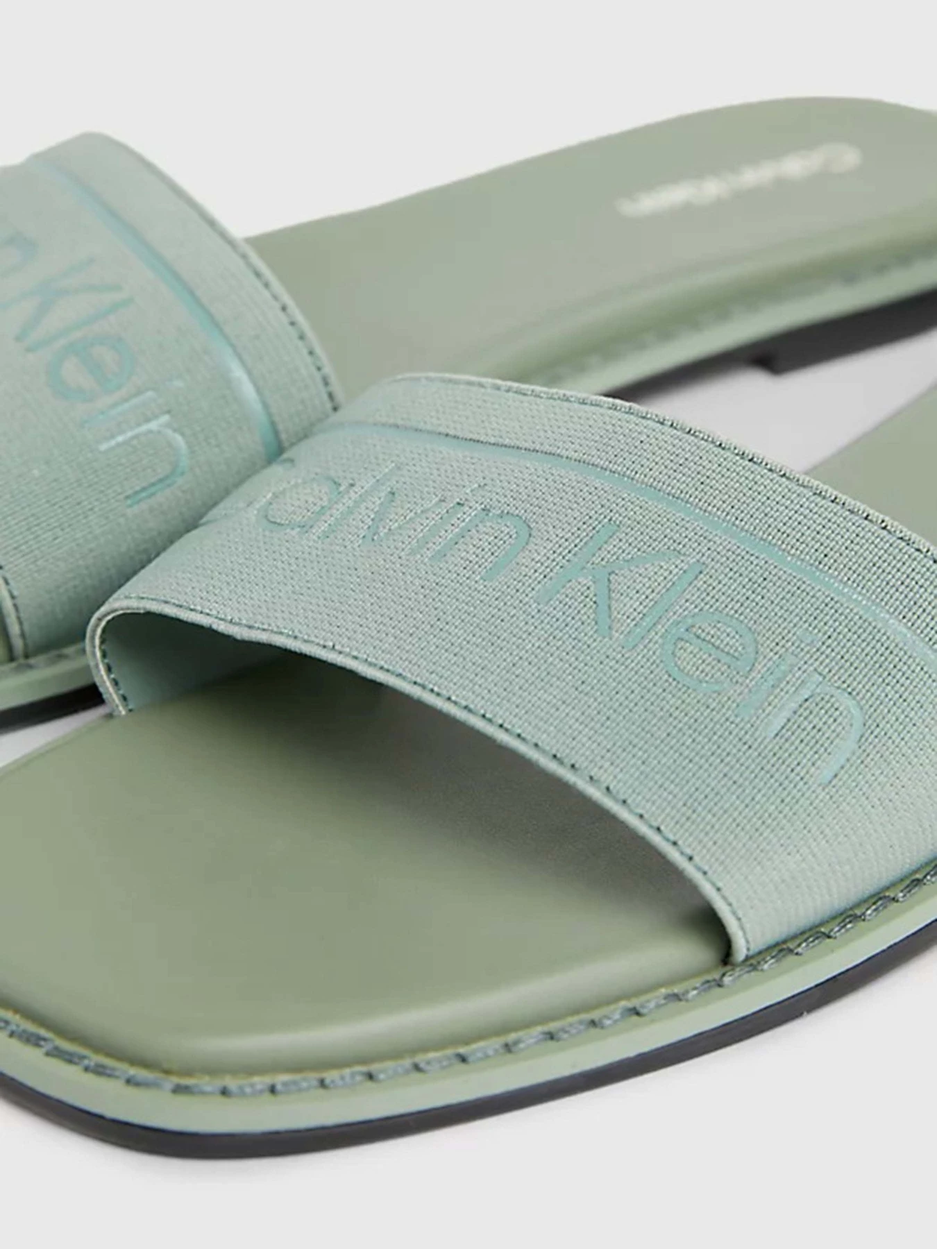 Шльопанці Calvin Klein Flat Slide He модель HW0HW01989-0H7 Шльопанці Calvin Klein Flat Slide He модель HW0HW01989-0H7 Фото