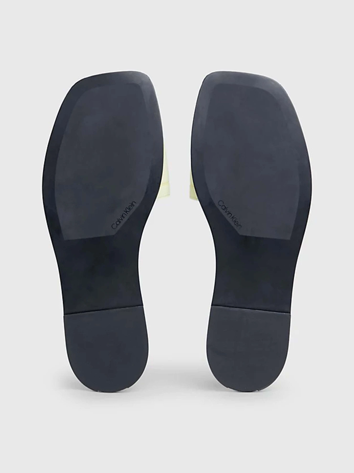 Шльопанці Calvin Klein Flat Slide He модель HW0HW01989-ZCW Фото
