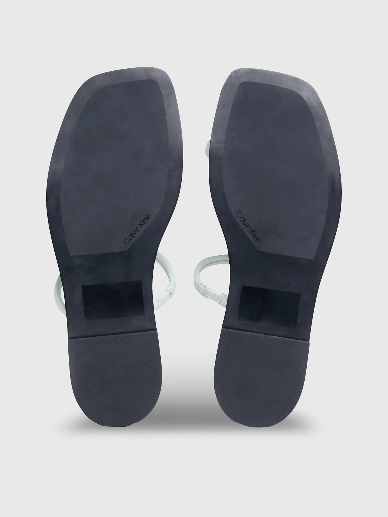Шльопанці Calvin Klein Flat Slide Lth модель HW0HW02127-LIA Фото