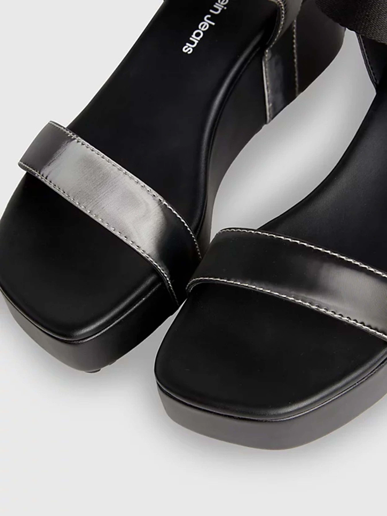 Сандалии Calvin Klein Wedge Block Sandal Metallic Dc модель YW0YW01366-0GN Сандалии Calvin Klein Wedge Block Sandal Metallic Dc модель YW0YW01366-0GN Фото