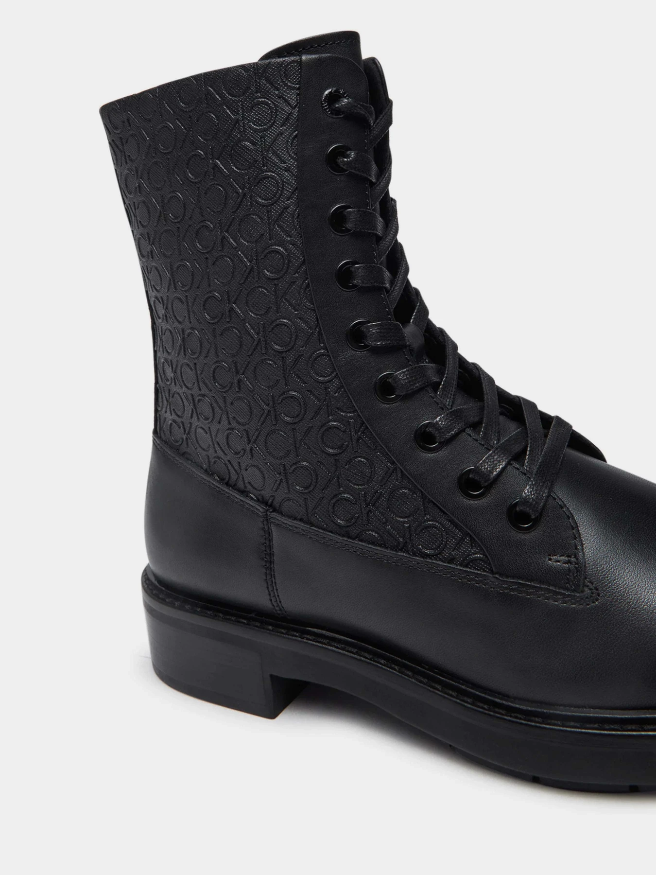 Ботинки и сапоги Calvin Klein Flat Combat Boot Mono Mix модель HW0HW02194-BEH Ботинки и сапоги Calvin Klein Flat Combat Boot Mono Mix модель HW0HW02194-BEH Фото