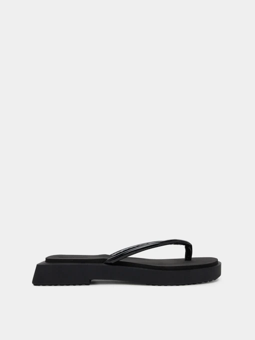 Шльопанці Calvin Klein модель YW0YW01716-0GJ Фото