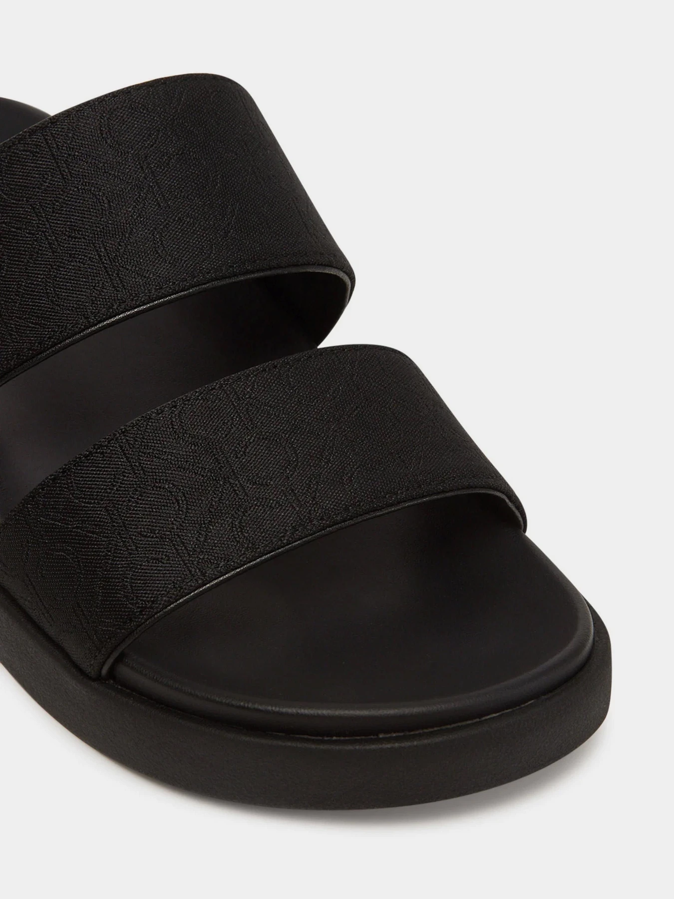 Шльопанці Calvin Klein модель HW0HW02486-BEH Фото