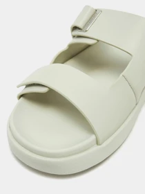 Шлёпанцы Calvin Klein модель HW0HW02489-CJH Фото