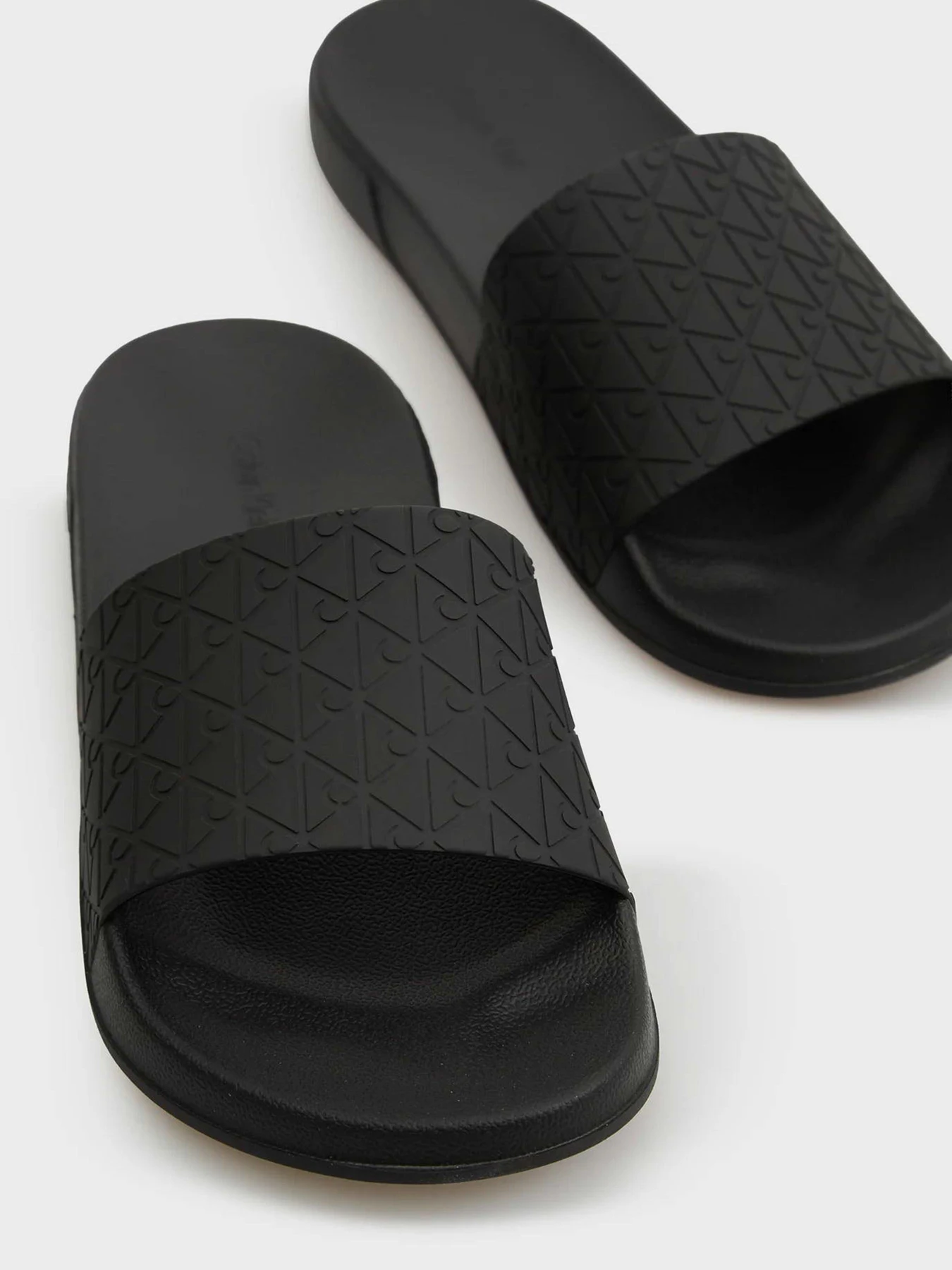 Шлёпанцы Calvin Klein ESS SLIDE PU AOP модель HW0HW03024-0GT Шлёпанцы Calvin Klein ESS SLIDE PU AOP модель HW0HW03024-0GT Фото