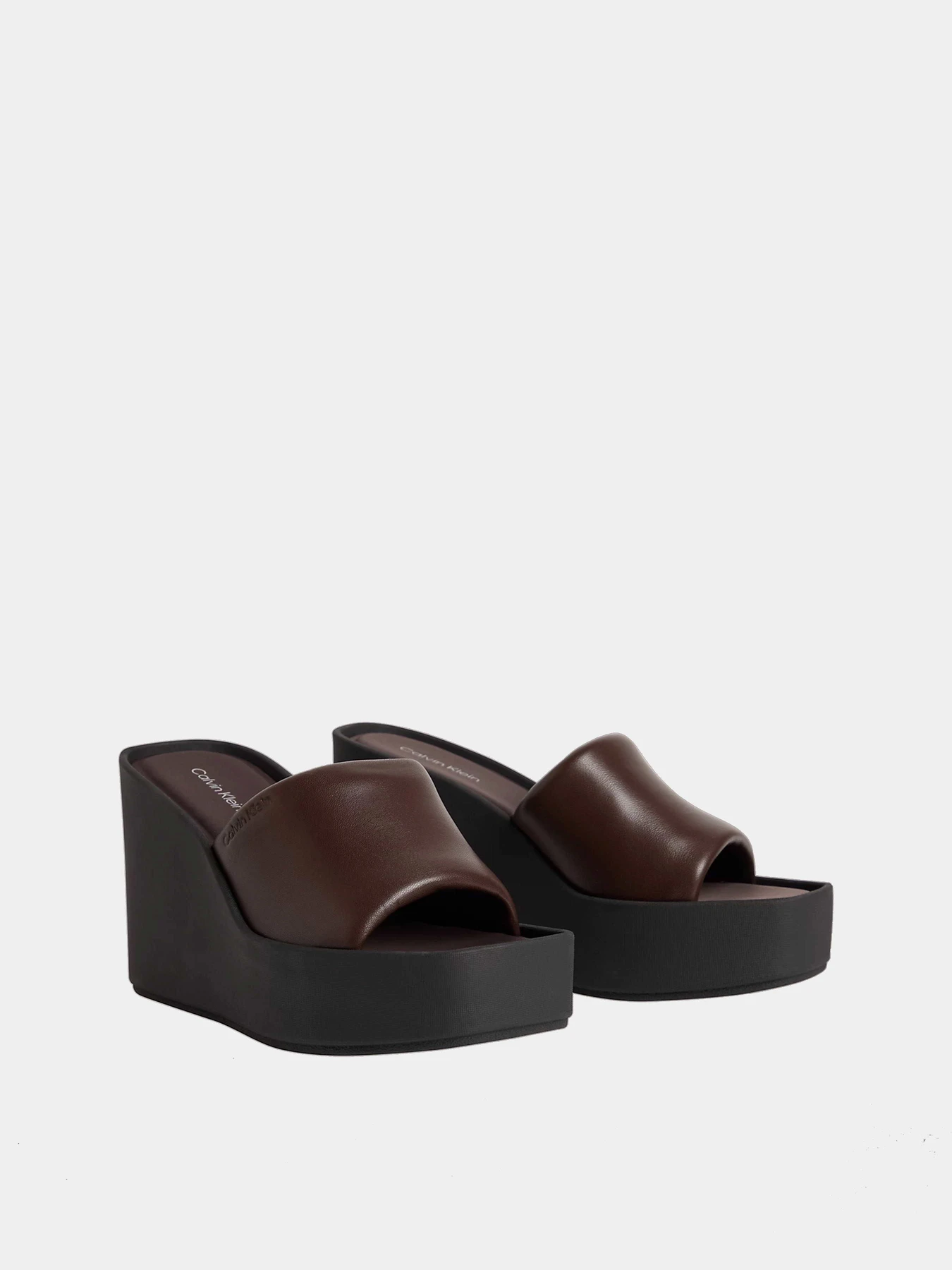 Шлёпанцы Calvin Klein WEDGE 70 SNDL MULE LTH модель HW0HW02881-0HN Шлёпанцы Calvin Klein WEDGE 70 SNDL MULE LTH модель HW0HW02881-0HN Фото