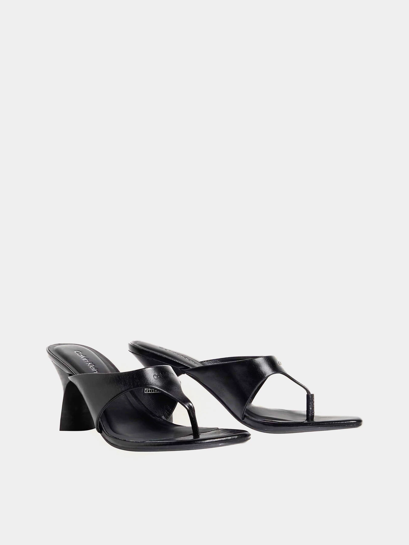 Шлёпанцы Calvin Klein SCULPT KITT HEEL SNDL THONG LT модель HW0HW02920-0GJ Шлёпанцы Calvin Klein SCULPT KITT HEEL SNDL THONG LT модель HW0HW02920-0GJ Фото
