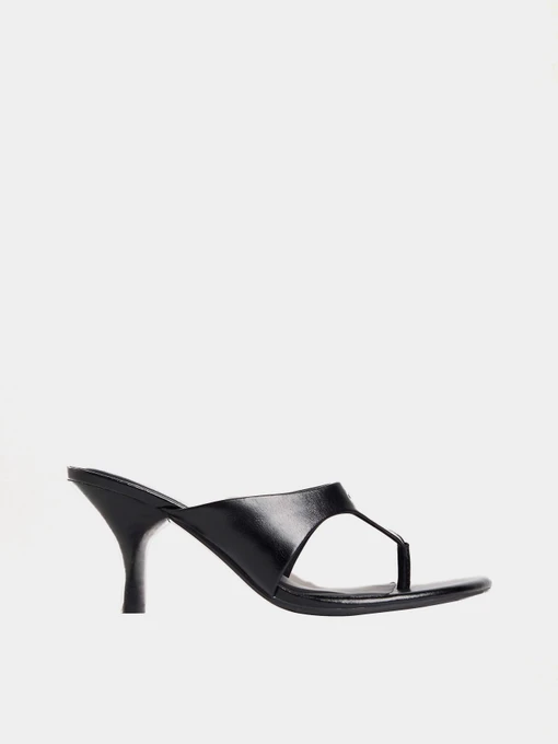 Шлёпанцы Calvin Klein SCULPT KITT HEEL SNDL THONG LT модель HW0HW02920-0GJ Фото