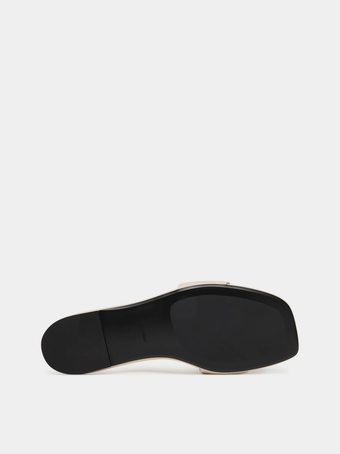 Шльопанці Calvin Klein SQUARE FLAT SANDAL EMBLEM модель HW0HW03128-Z01 Фото