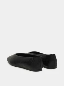 Туфли и лоферы Calvin Klein SQUARE BALLERINA AOP LTH модель HW0HW02936-0GT Фото