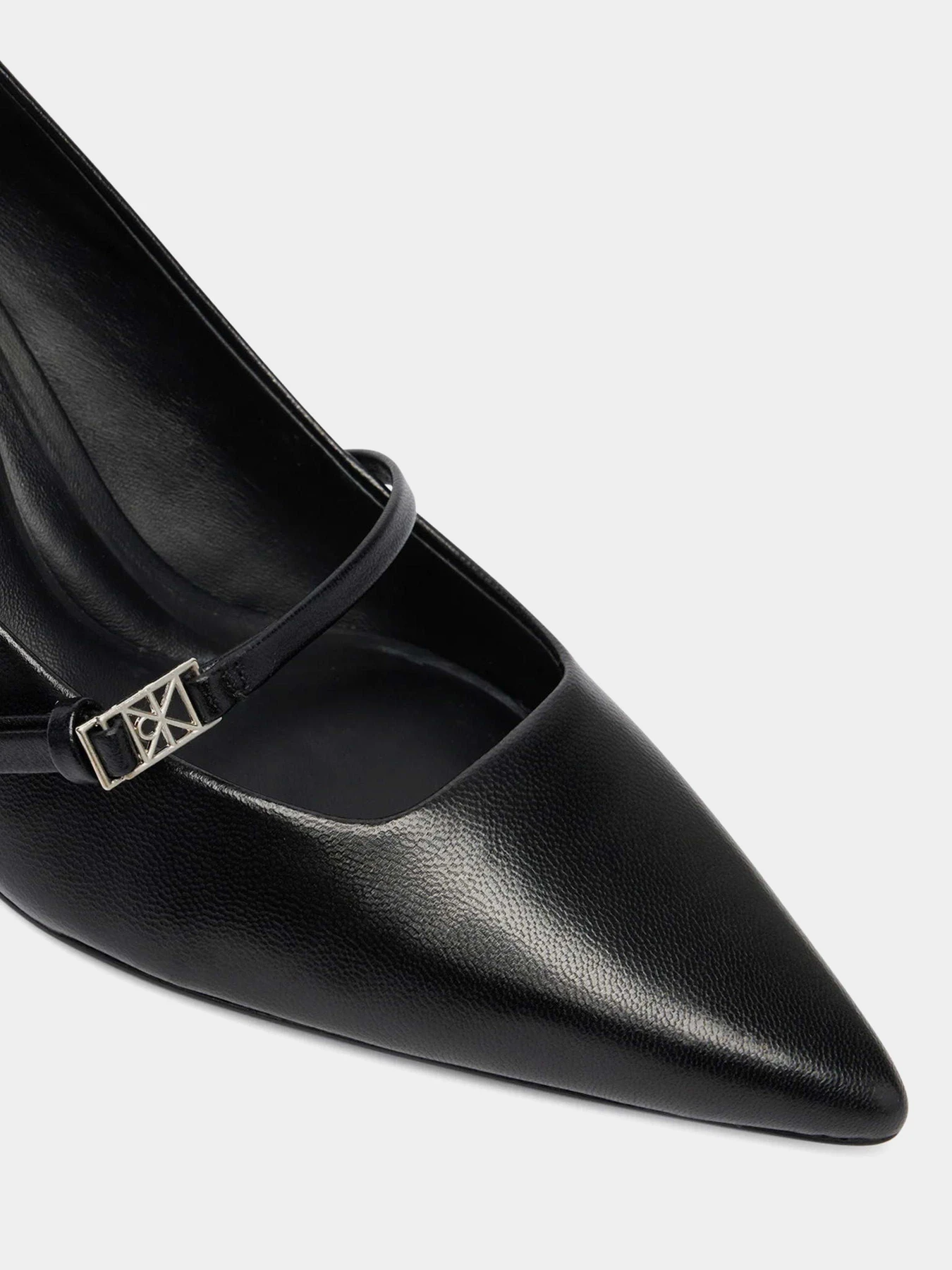 Туфли и лоферы Calvin Klein ESS STILETTO 70 MJ LTH HDW модель HW0HW02952-0GJ Туфли и лоферы Calvin Klein ESS STILETTO 70 MJ LTH HDW модель HW0HW02952-0GJ Фото