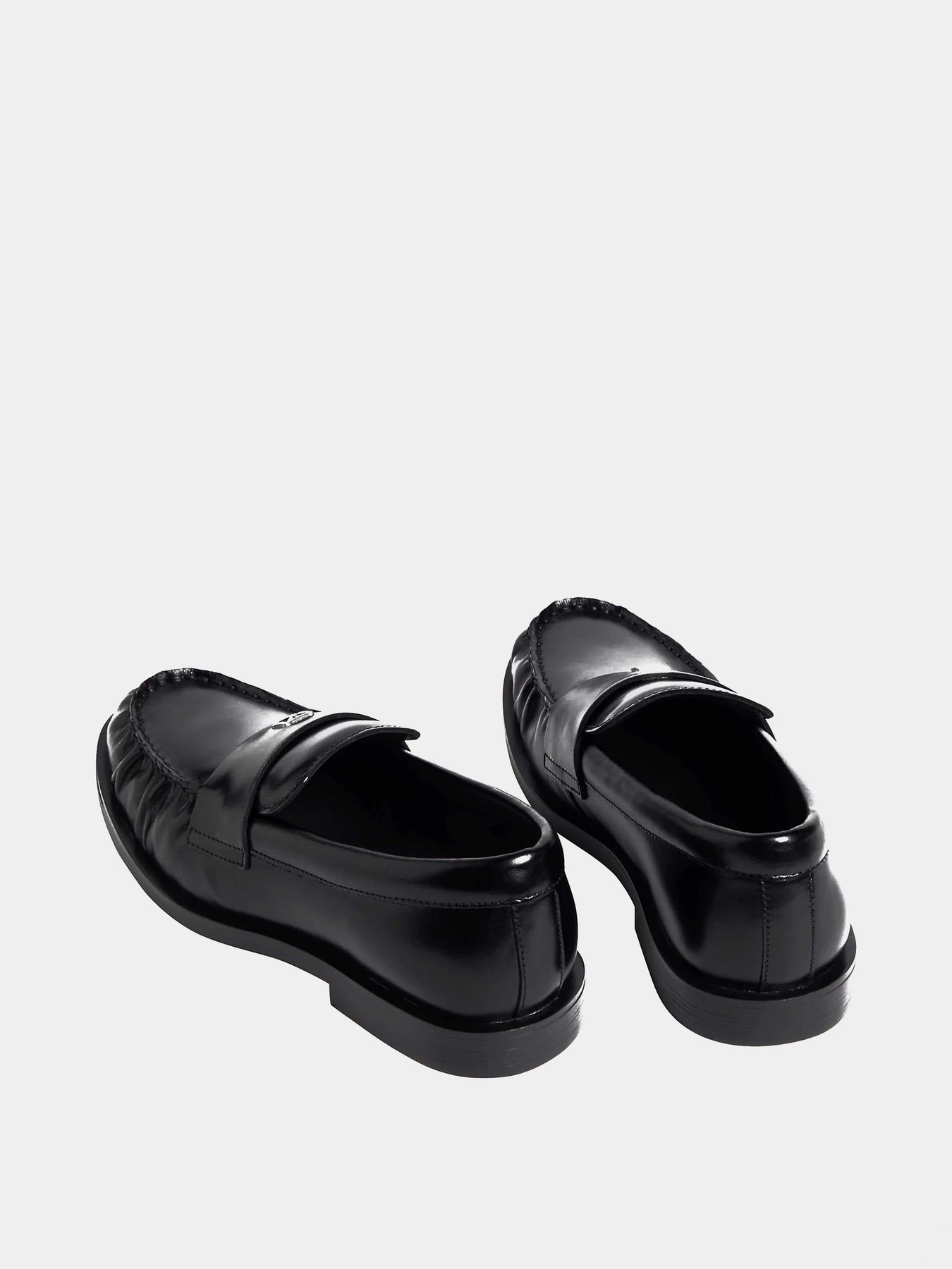 Туфли и лоферы Calvin Klein ROUND LOAFER LTH HDW модель HW0HW03031-0GJ Туфли и лоферы Calvin Klein ROUND LOAFER LTH HDW модель HW0HW03031-0GJ Фото