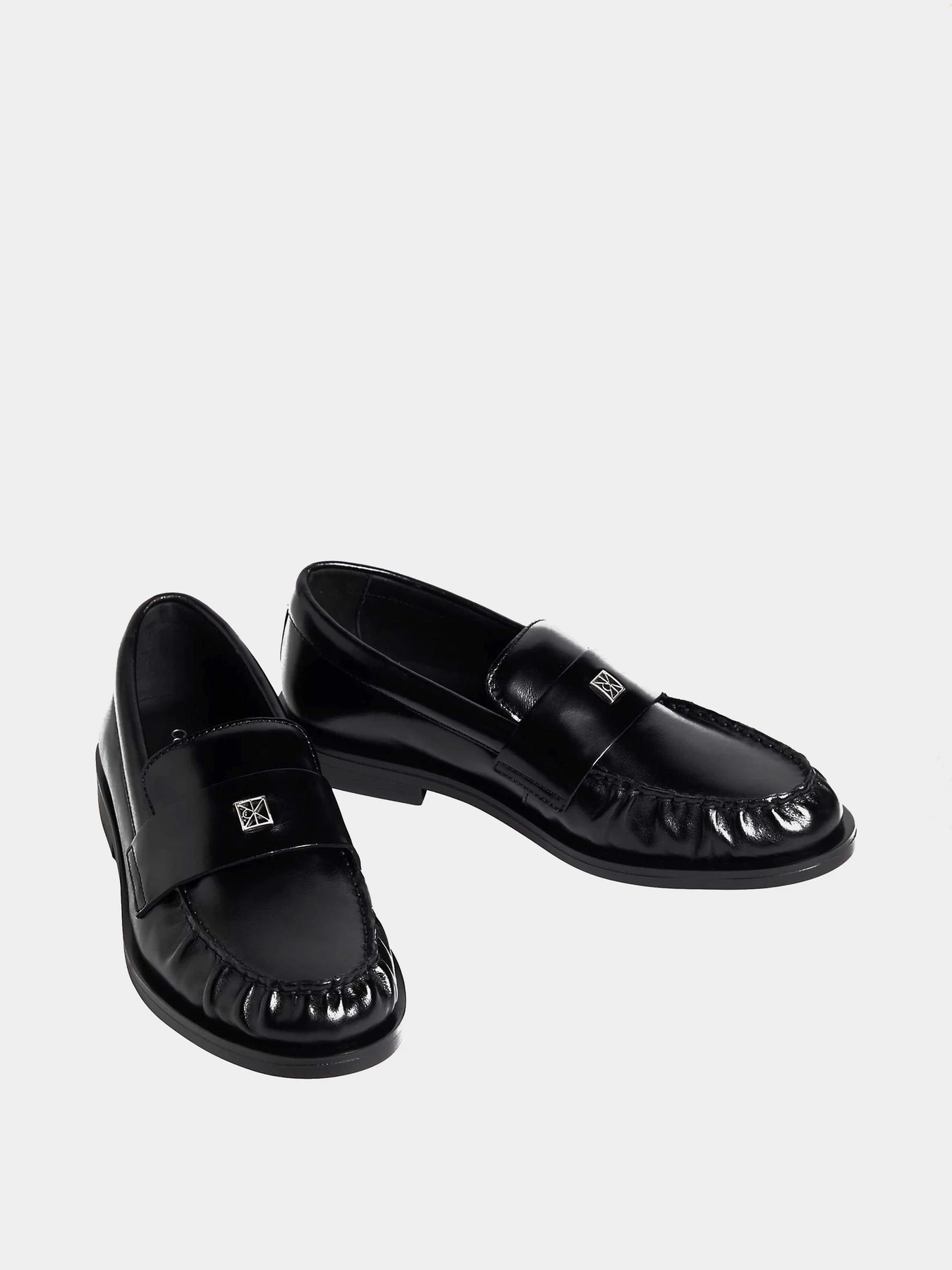 Туфли и лоферы Calvin Klein ROUND LOAFER LTH HDW модель HW0HW03031-0GJ Туфли и лоферы Calvin Klein ROUND LOAFER LTH HDW модель HW0HW03031-0GJ Фото