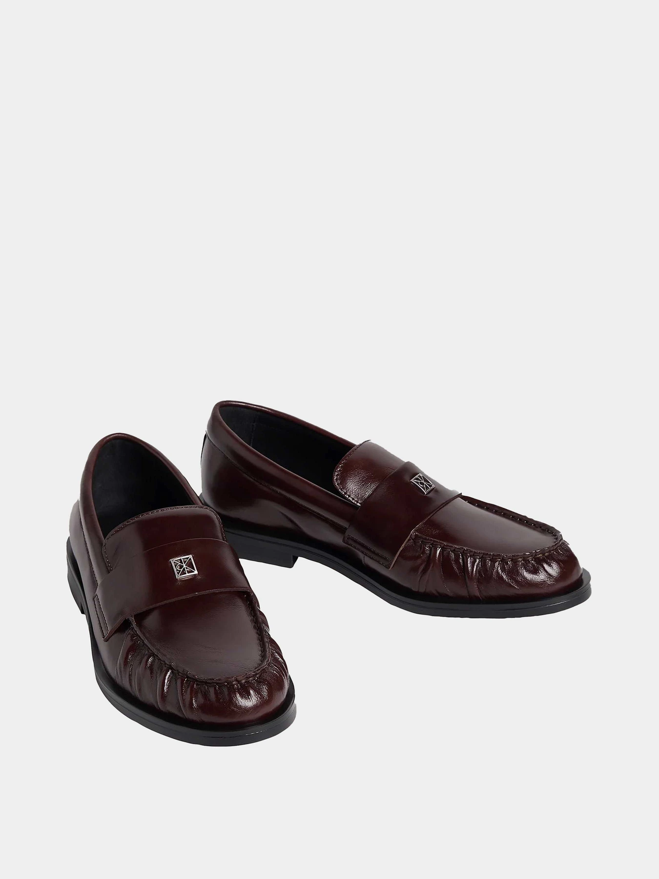 Туфли и лоферы Calvin Klein ROUND LOAFER LTH HDW модель HW0HW03031-VH2 Туфли и лоферы Calvin Klein ROUND LOAFER LTH HDW модель HW0HW03031-VH2 Фото