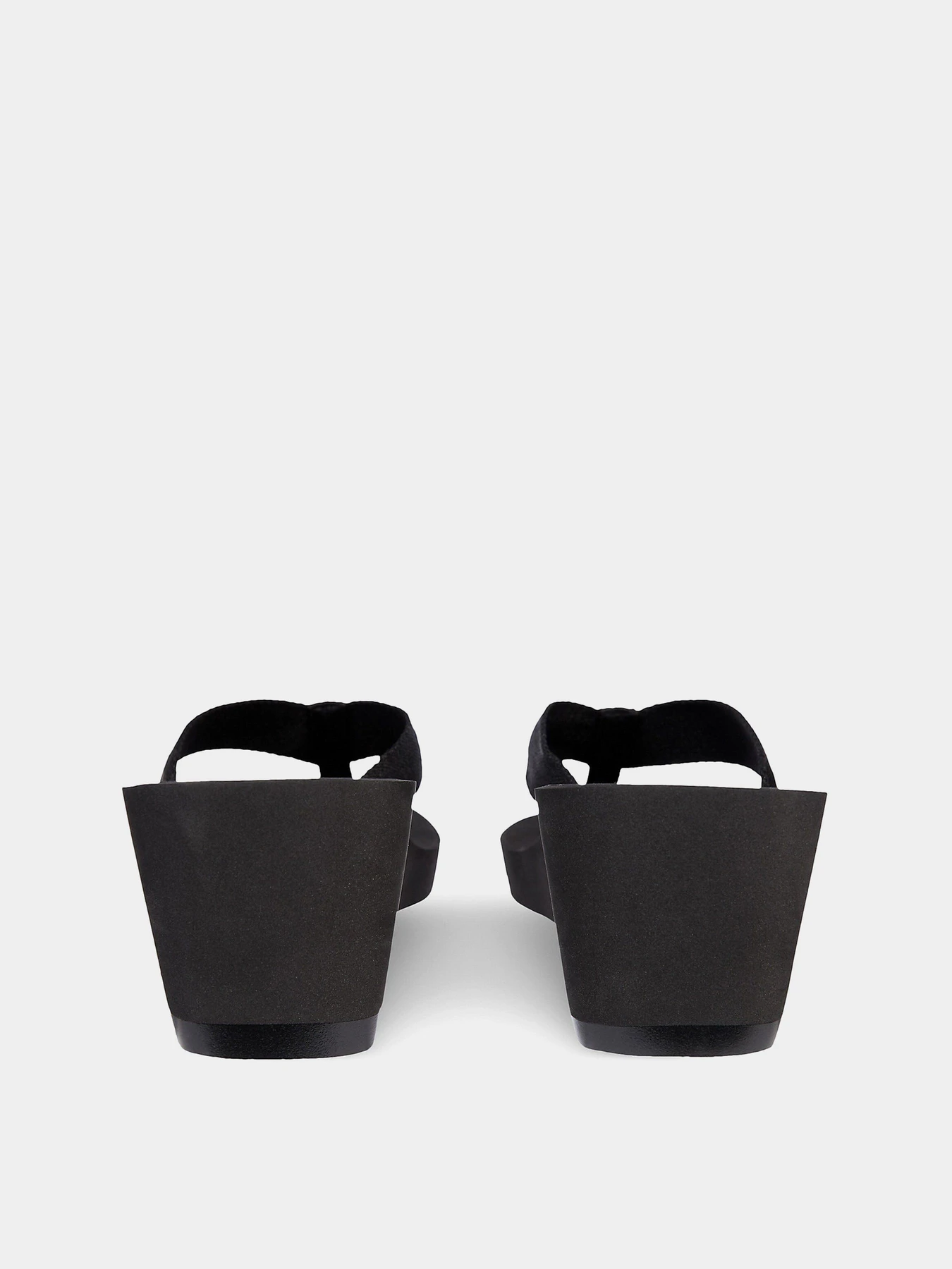 Шлёпанцы Calvin Klein модель YW0YW00132-BDS Шлёпанцы Calvin Klein модель YW0YW00132-BDS Фото