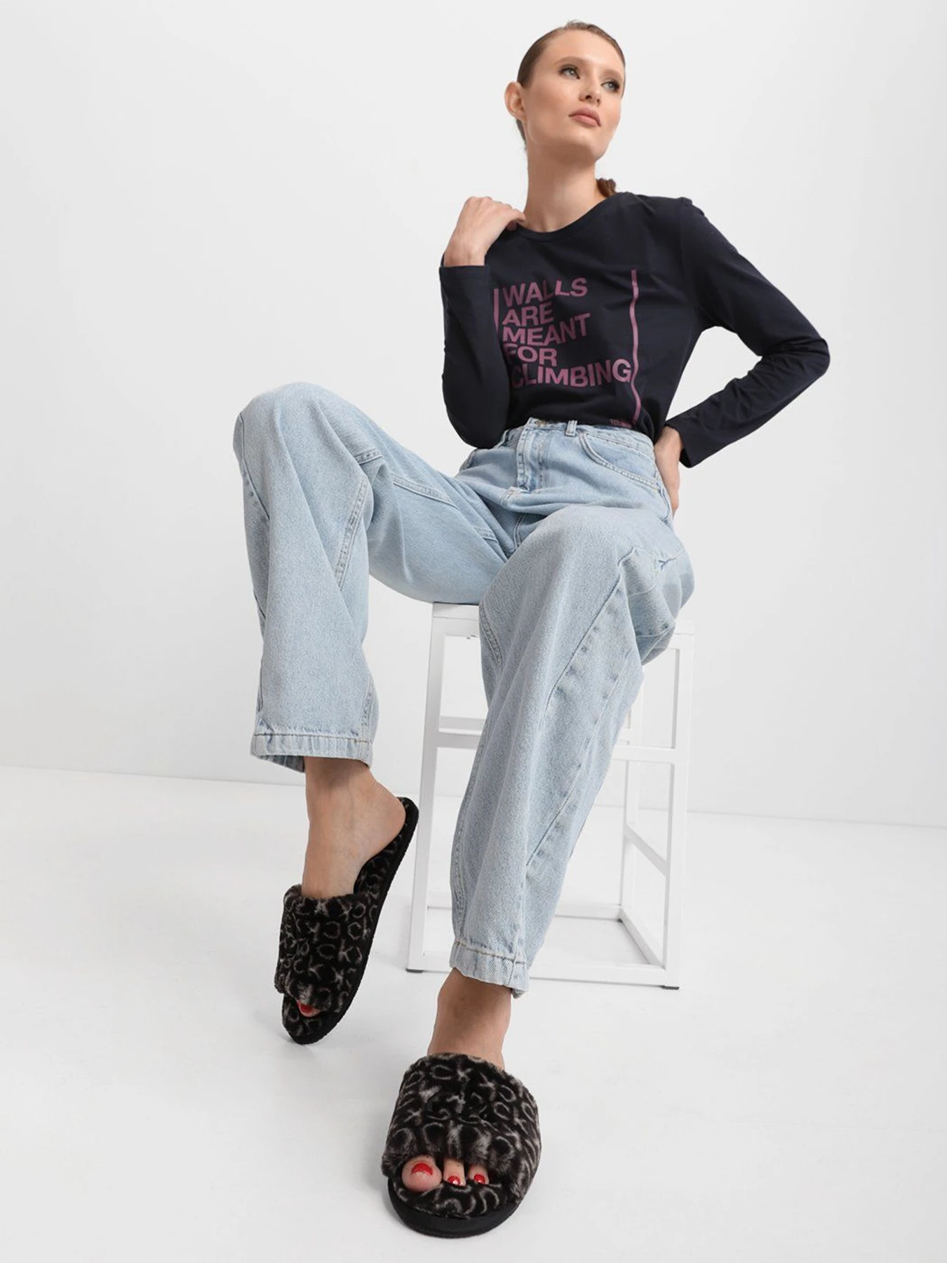 Тапки Calvin Klein модель HW0HW00535-0GK Тапки Calvin Klein модель HW0HW00535-0GK Фото