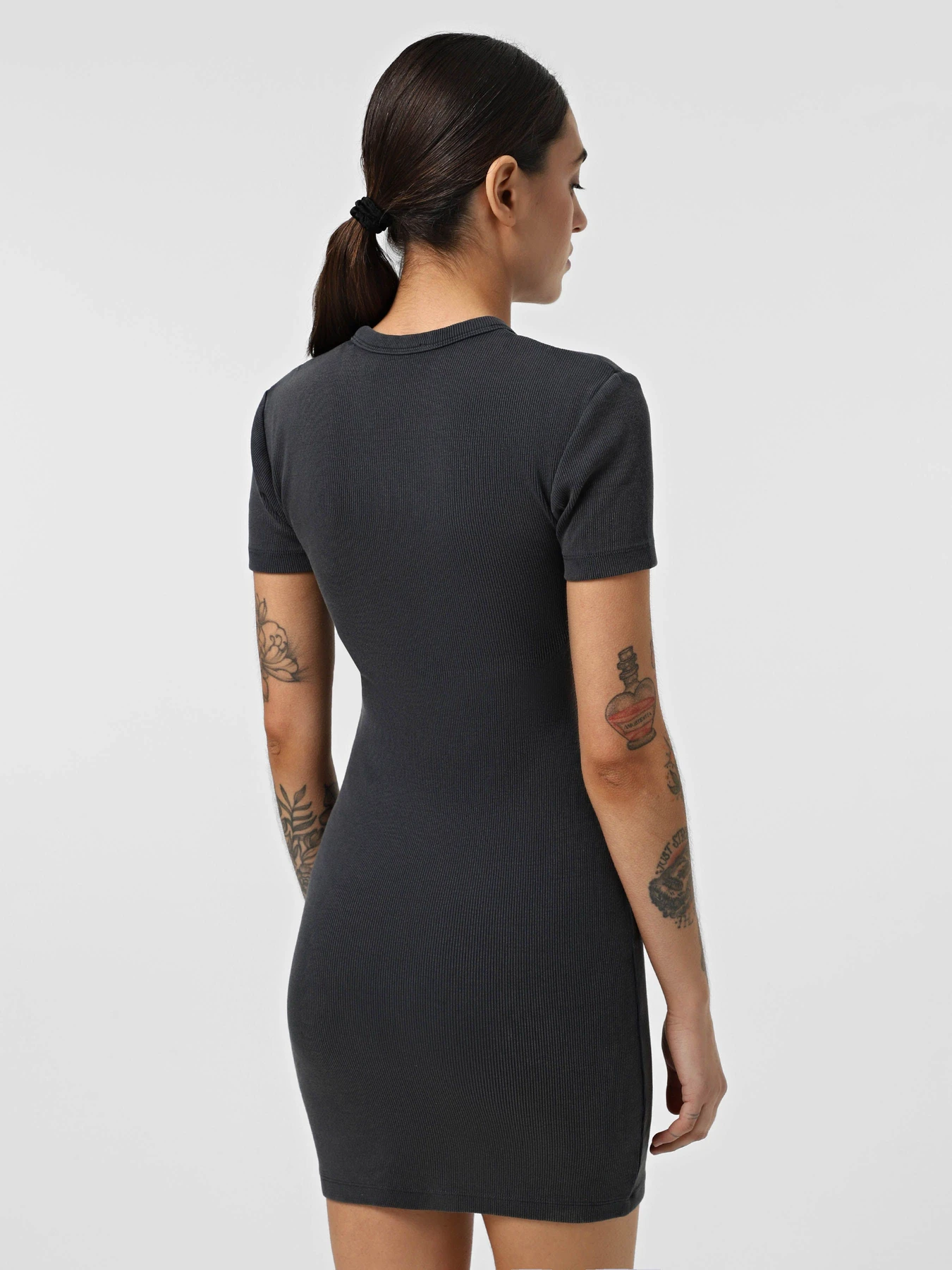 Платья Calvin Klein Jeans модель J20J225265-PT2 Платья Calvin Klein Jeans модель J20J225265-PT2 Фото