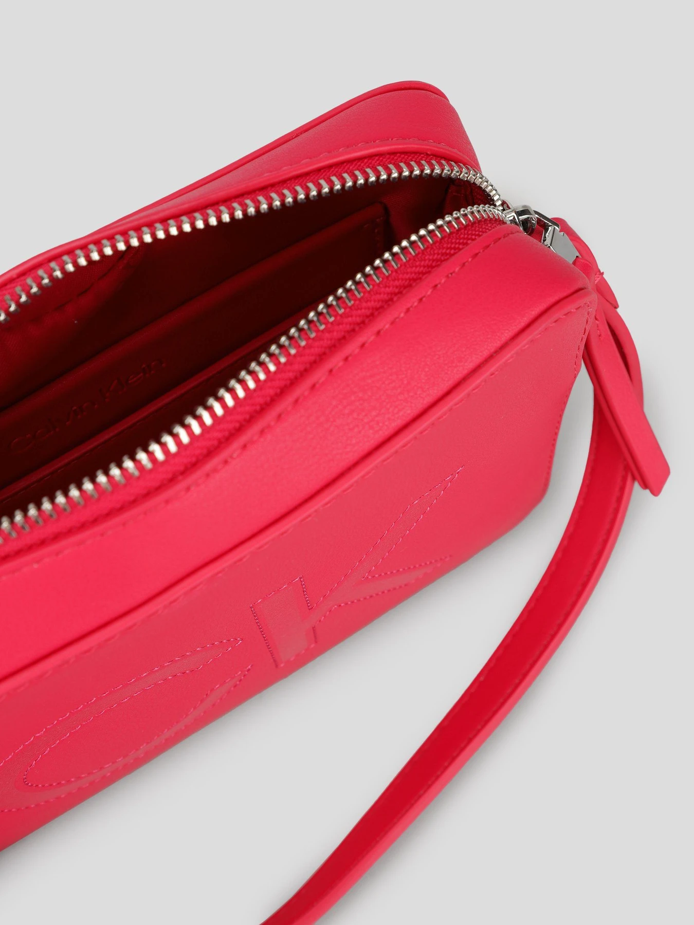 Сумки Calvin Klein модель K60K608894_XCB Сумки Calvin Klein модель K60K608894_XCB Фото