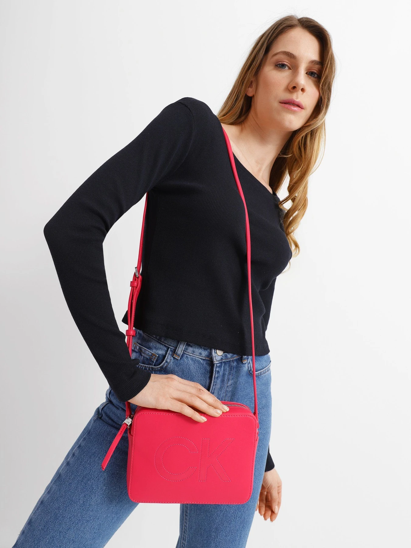 Сумки Calvin Klein модель K60K608894_XCB Сумки Calvin Klein модель K60K608894_XCB Фото