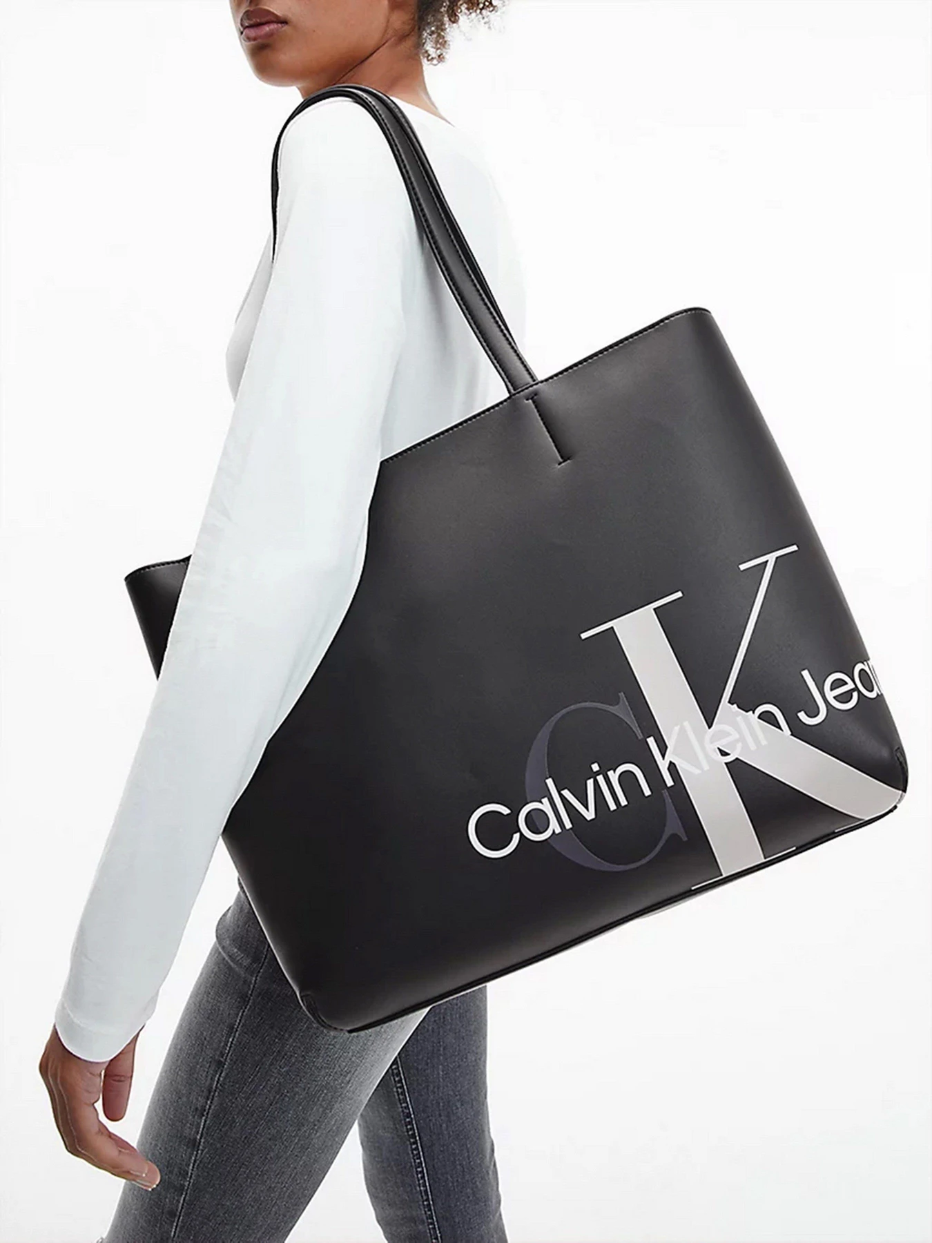 Сумки Calvin Klein Sculpted Mono Shopper модель K60K608928_BDS Сумки Calvin Klein Sculpted Mono Shopper модель K60K608928_BDS Фото