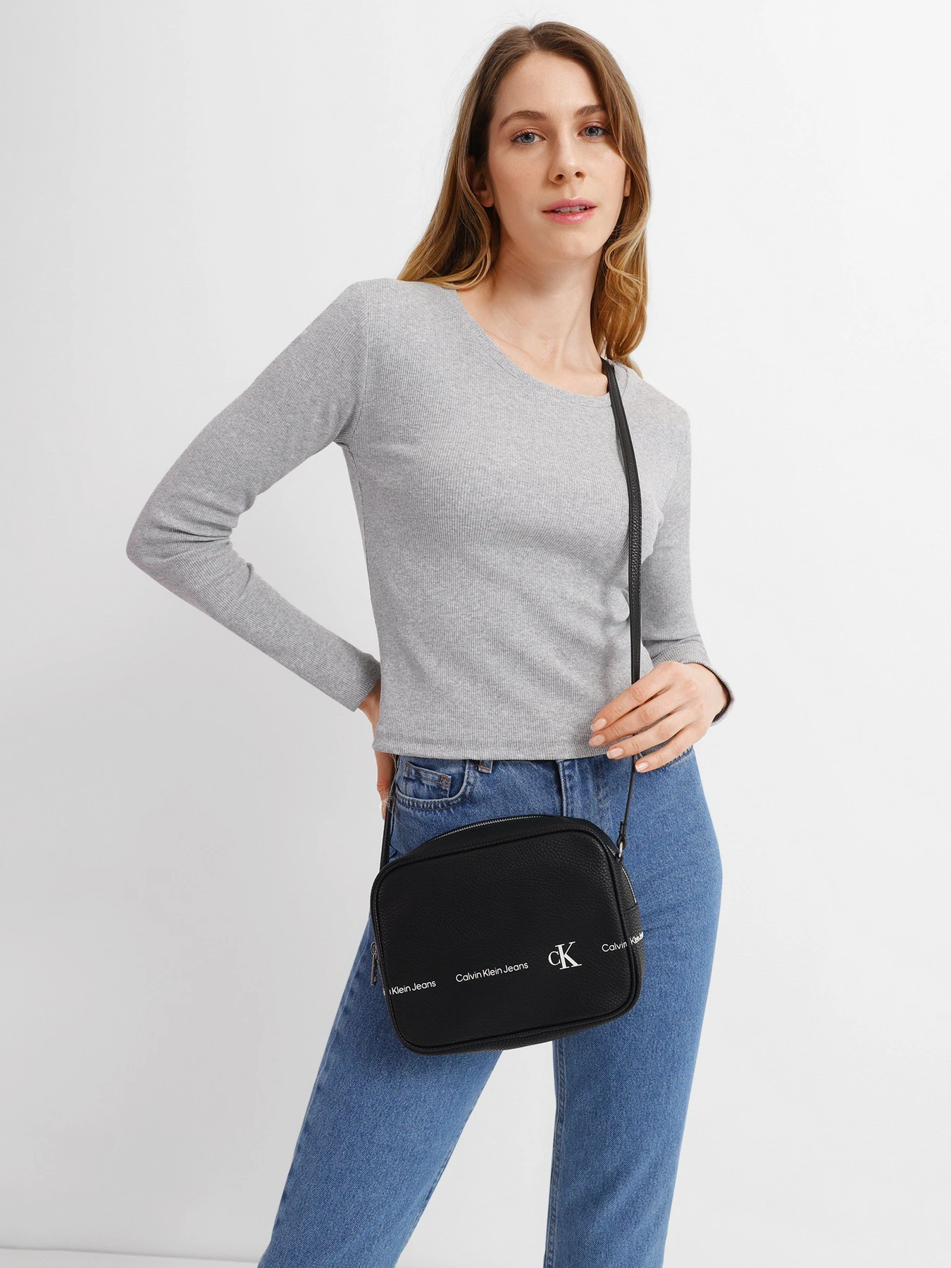 Сумки Calvin Klein модель K60K608939_BDS Сумки Calvin Klein модель K60K608939_BDS Фото