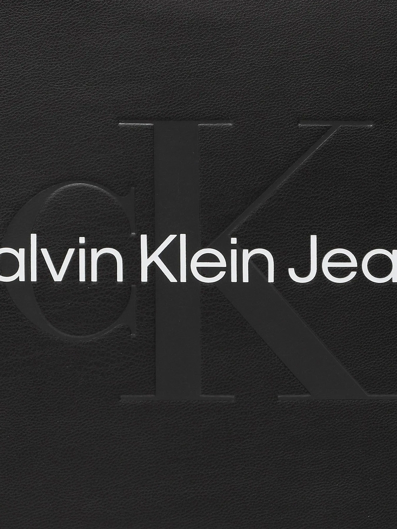 Сумки Calvin Klein Monogram Soft Reporter18 модель K50K510108-BDS Сумки Calvin Klein Monogram Soft Reporter18 модель K50K510108-BDS Фото