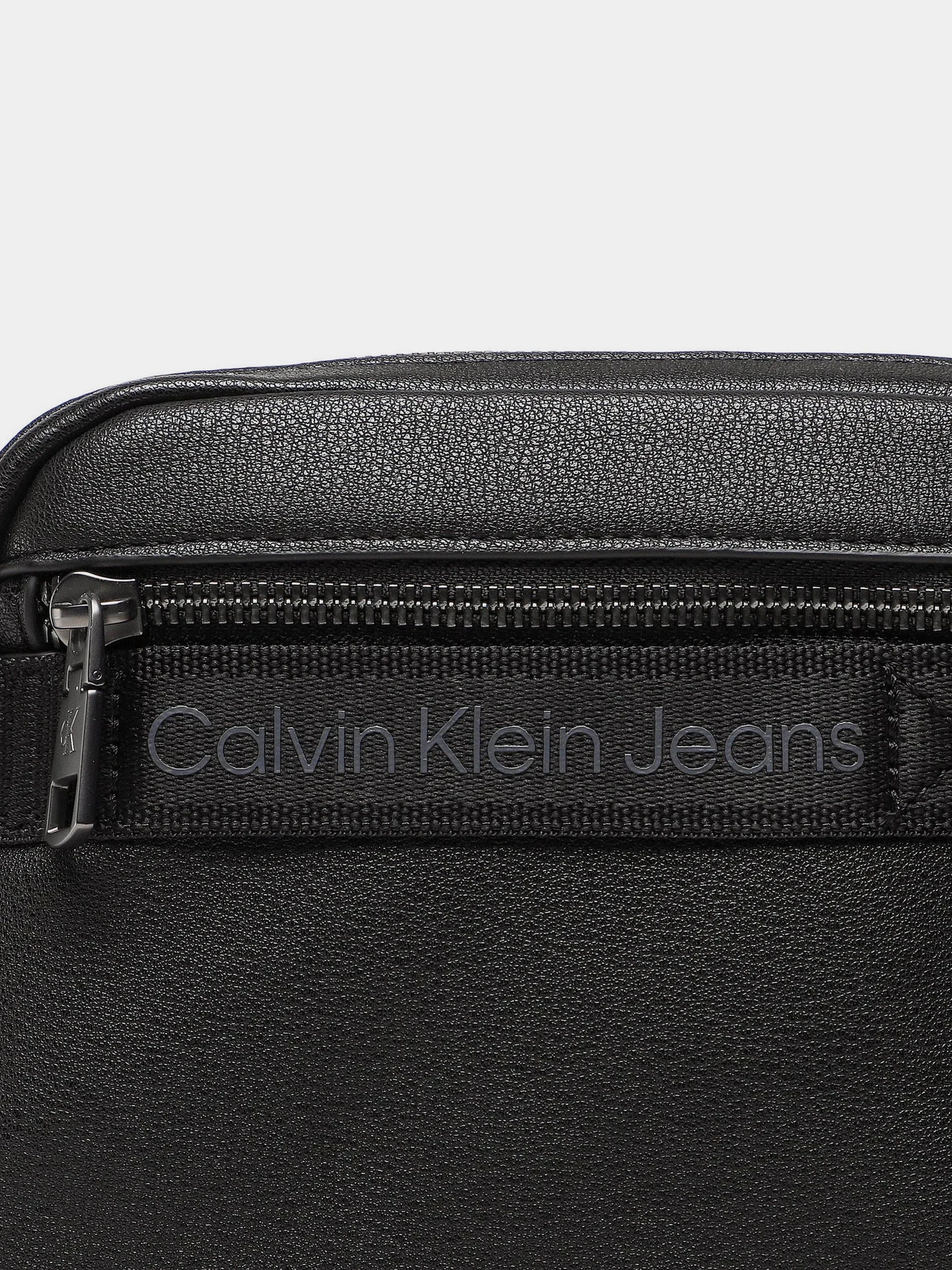 Сумки Calvin Klein Explorer Reporter 18 Pu модель K50K510110-BDS Сумки Calvin Klein Explorer Reporter 18 Pu модель K50K510110-BDS Фото