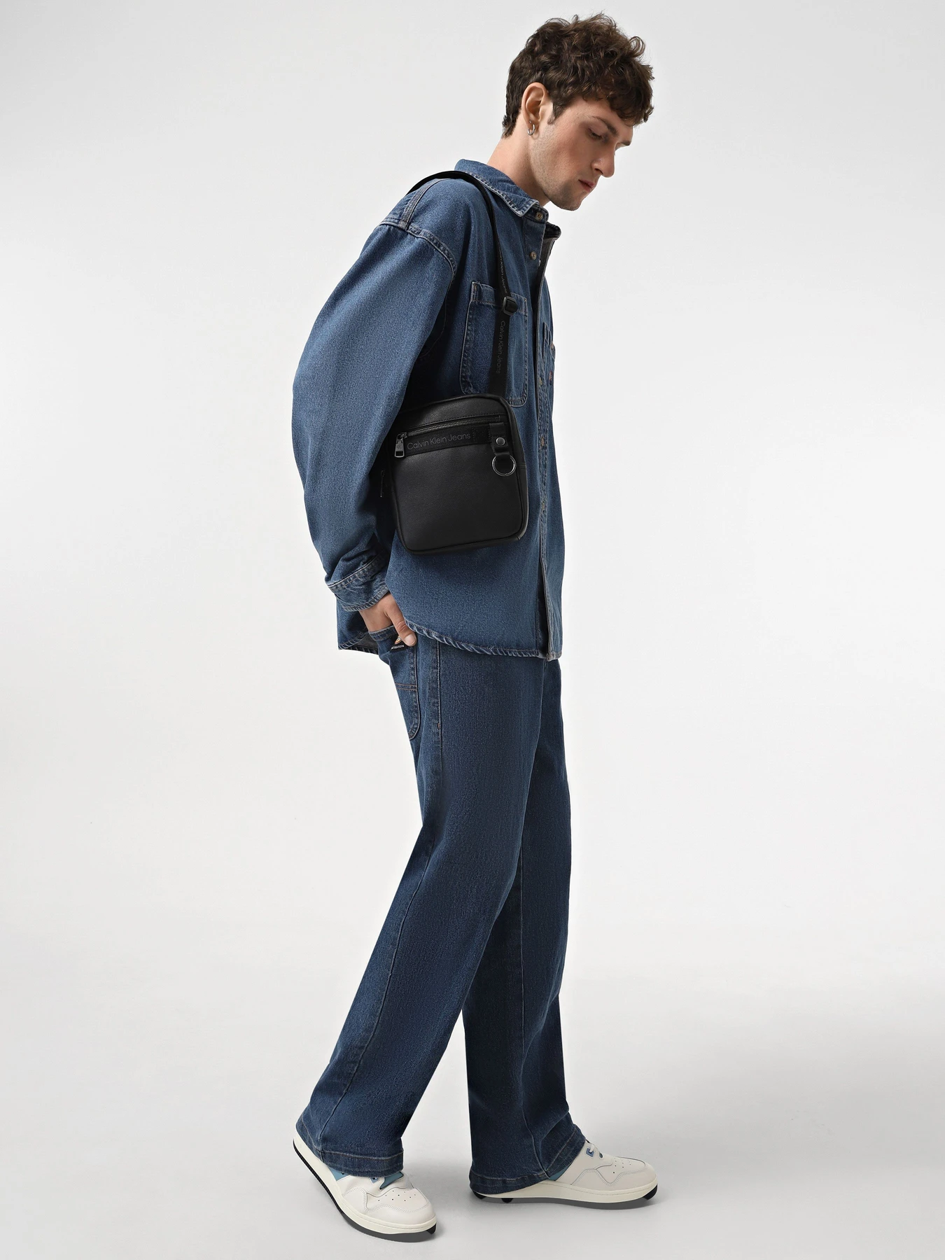 Сумки Calvin Klein Explorer Reporter 18 Pu модель K50K510110-BDS Сумки Calvin Klein Explorer Reporter 18 Pu модель K50K510110-BDS Фото