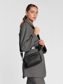 Сумки Calvin Klein Ck Must Camera Bag Lg Epi Mono модель K60K609895-0GJ Фото