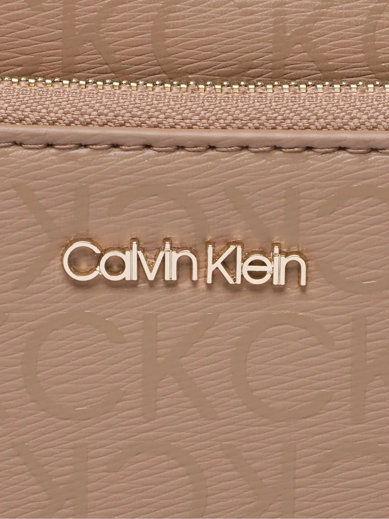Сумки Calvin Klein модель K60K609895-0HE Сумки Calvin Klein модель K60K609895-0HE Фото