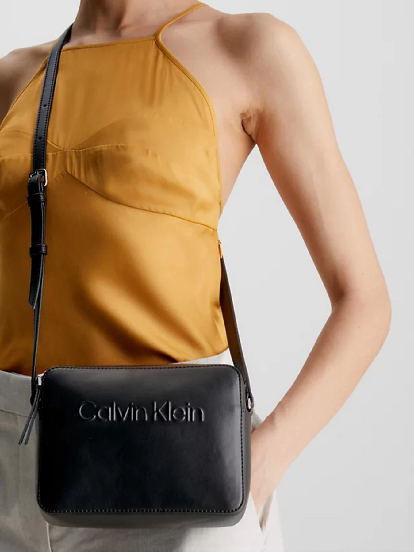 Сумки Calvin Klein модель K60K610439-BAX Сумки Calvin Klein модель K60K610439-BAX Фото