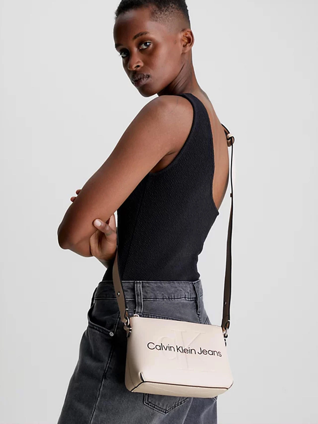Сумки Calvin Klein модель K60K610681-TGE Сумки Calvin Klein модель K60K610681-TGE Фото