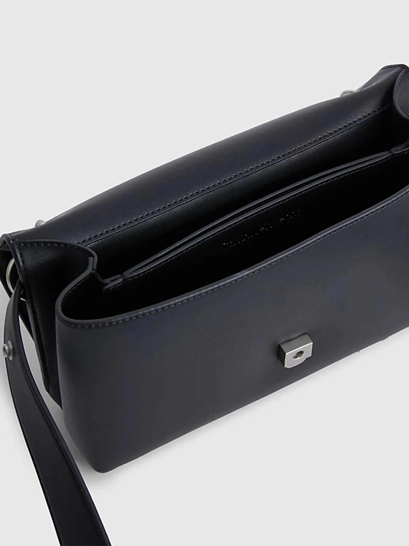Сумки Calvin Klein модель K60K610554-BDS Сумки Calvin Klein модель K60K610554-BDS Фото