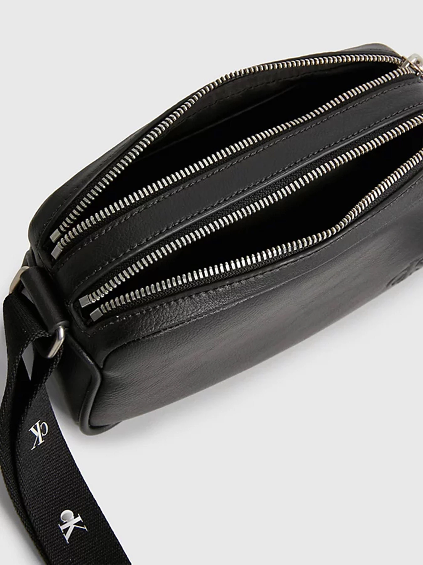 Сумки Calvin Klein Ultralight Dbl Zip Camera Bag21 модель K60K610326-BDS Фото