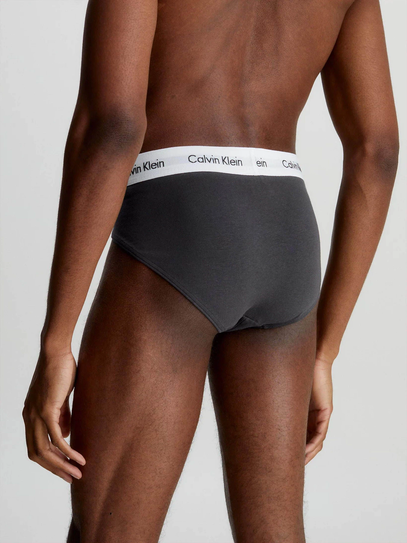 Нижнее белье Calvin Klein Underwear 3P Hip Brief модель 0000U2661G-H4U Фото